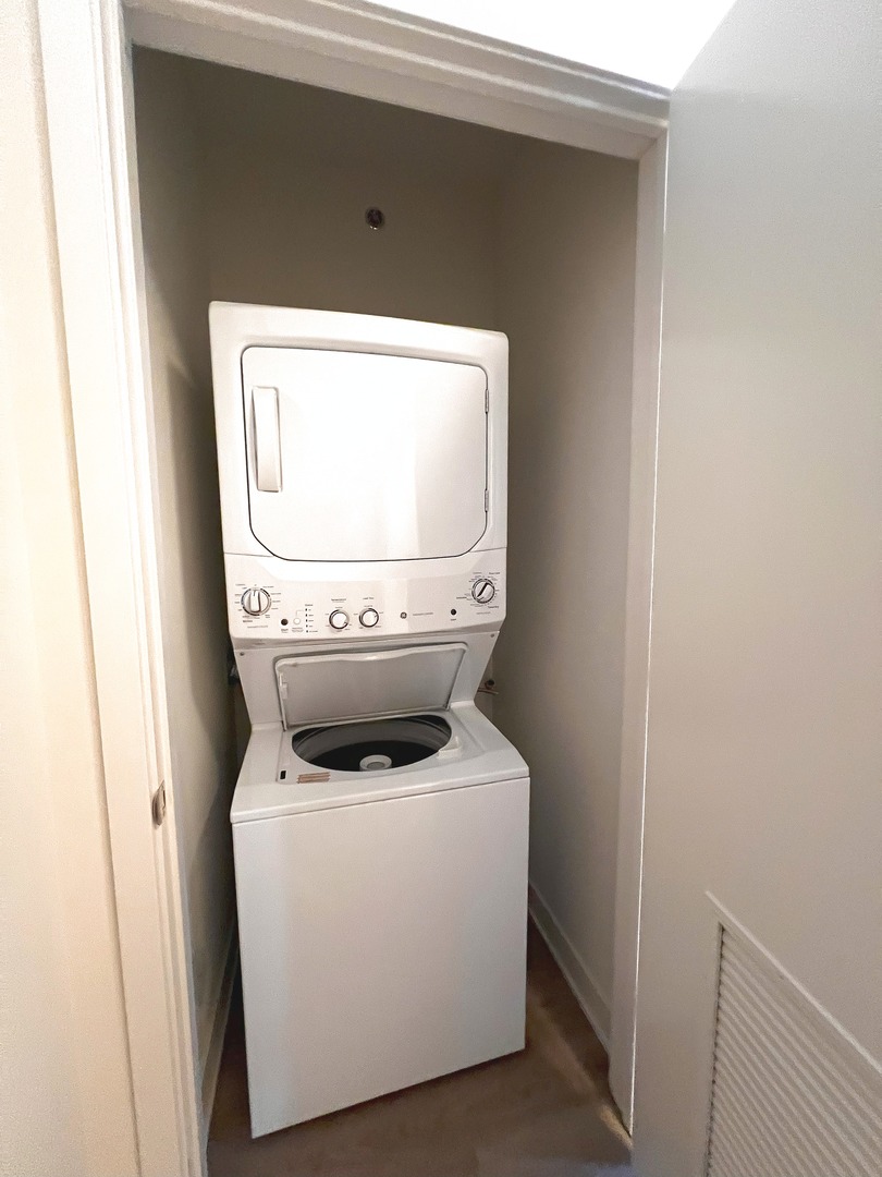 740 N Aberdeen Street Unit: 607