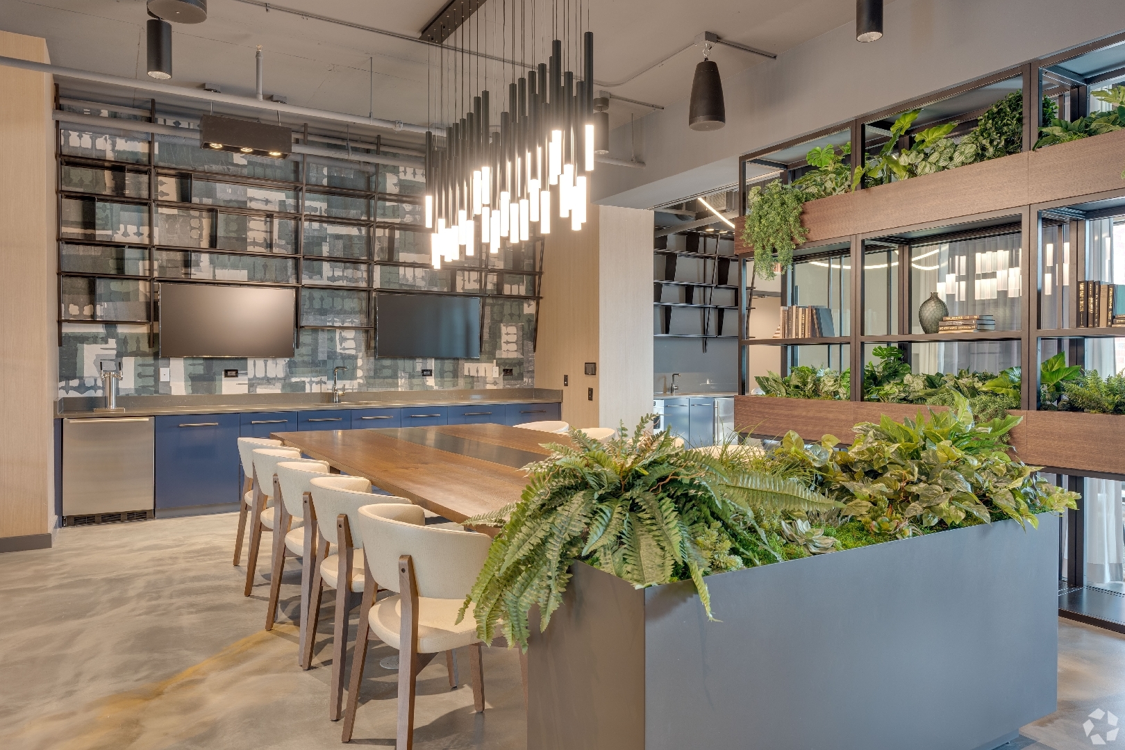 740 N Aberdeen Street Unit: 607