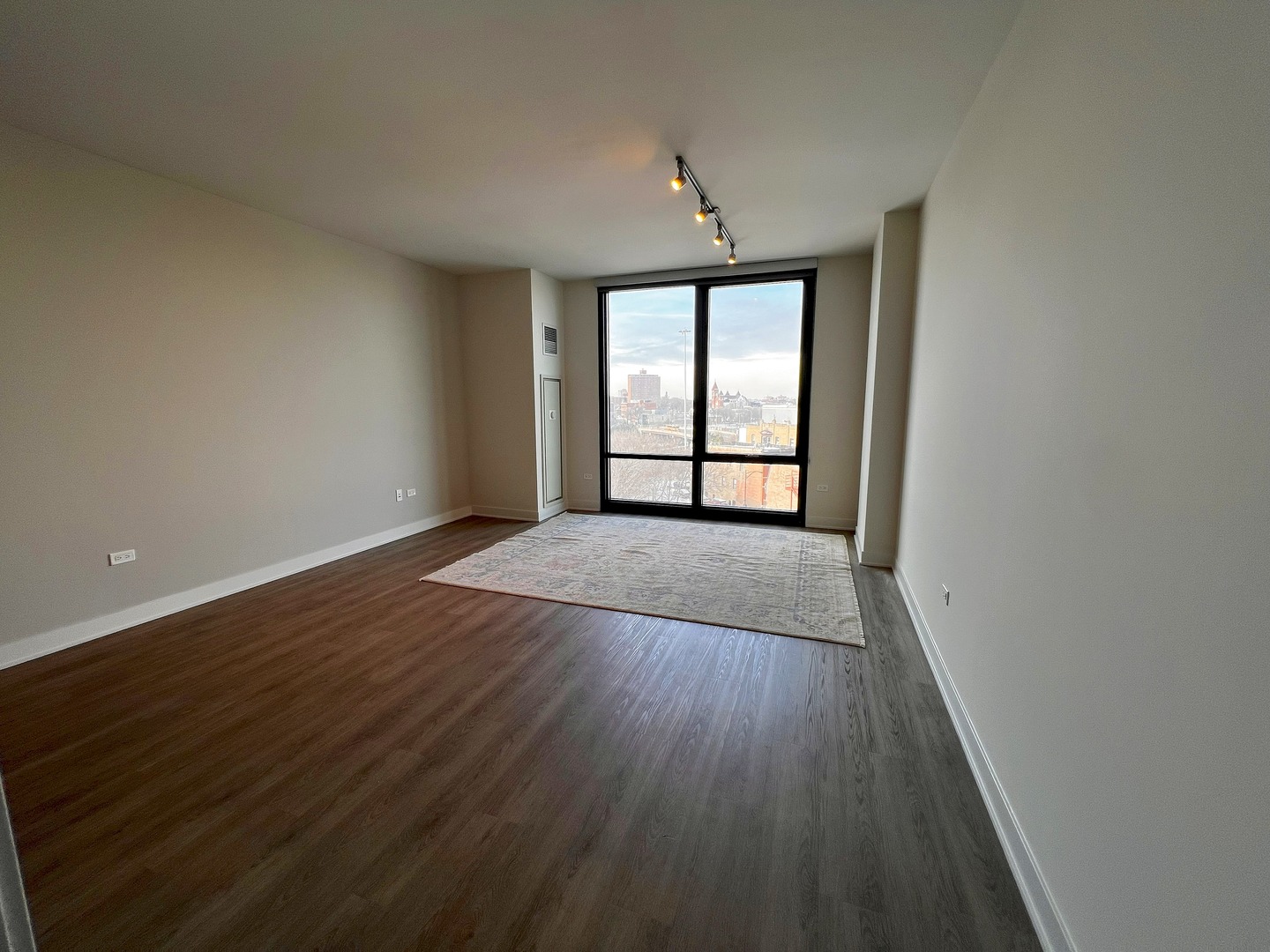 740 N Aberdeen Street Unit: 607