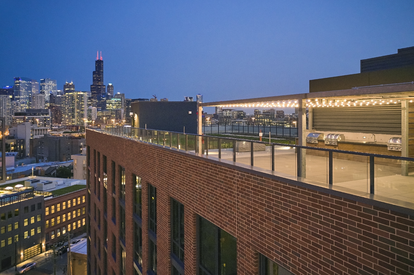 740 N Aberdeen Street Unit: 607