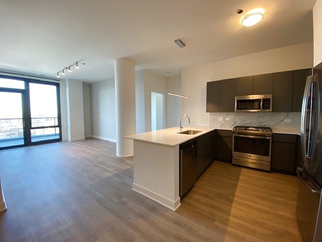 740 N Aberdeen Street Unit: PH-1103