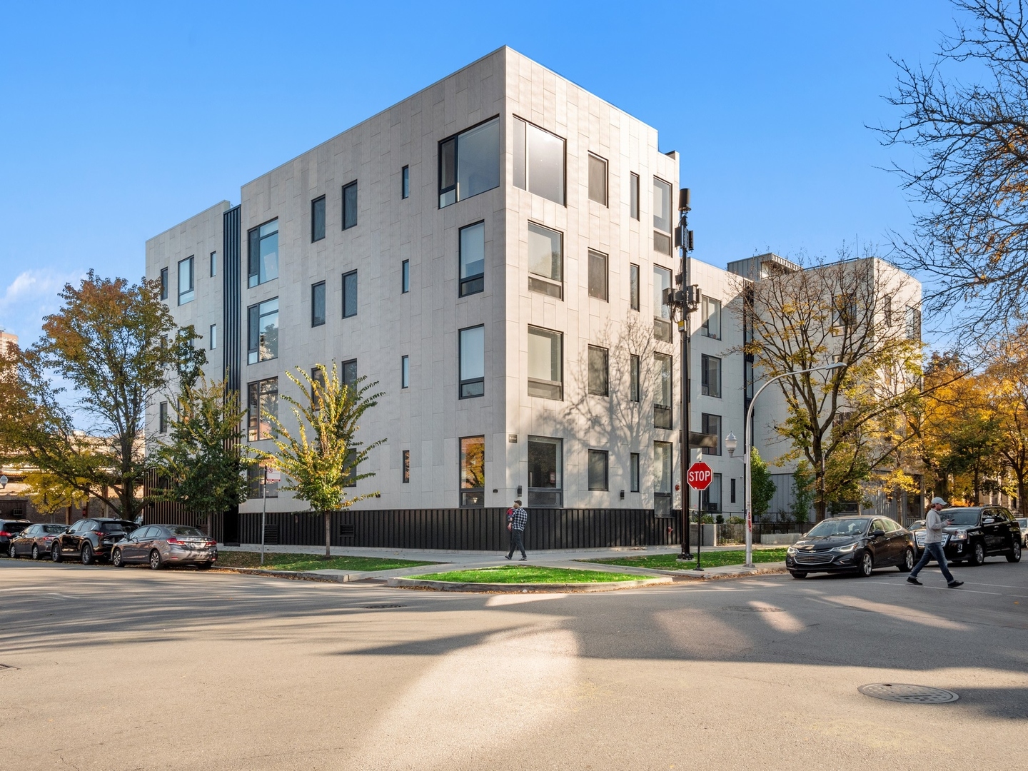 3757 N Sheffield Avenue Unit: 103