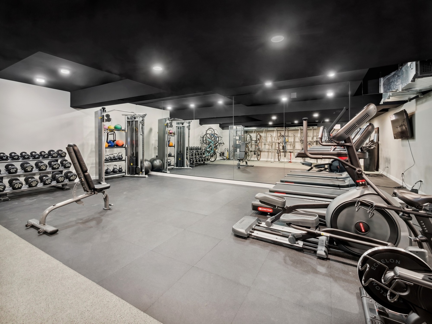 3757 N Sheffield Avenue Unit: 103