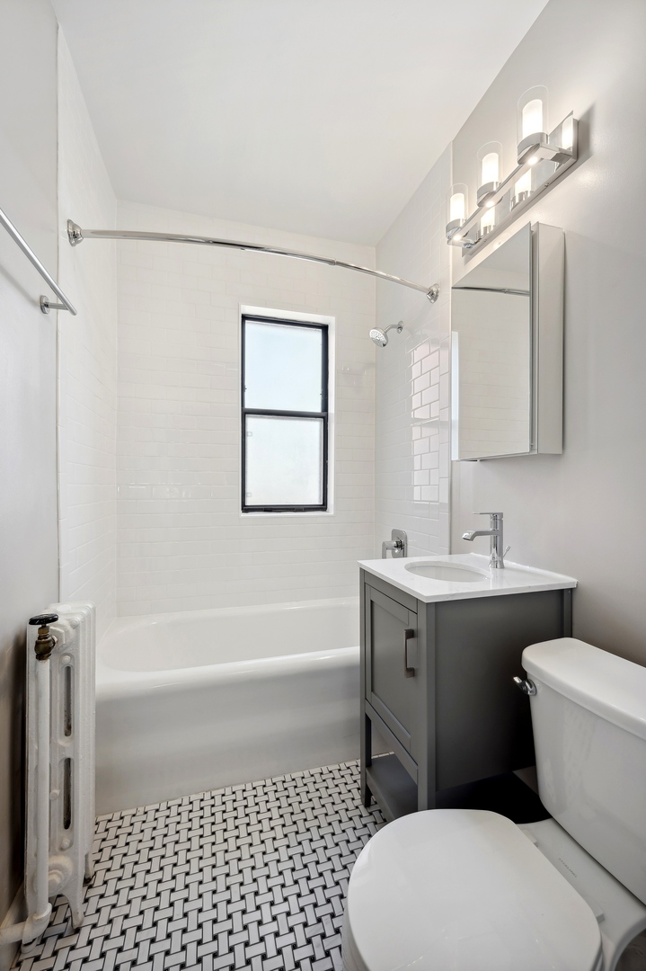 4157 N Clarendon Avenue Unit: 205