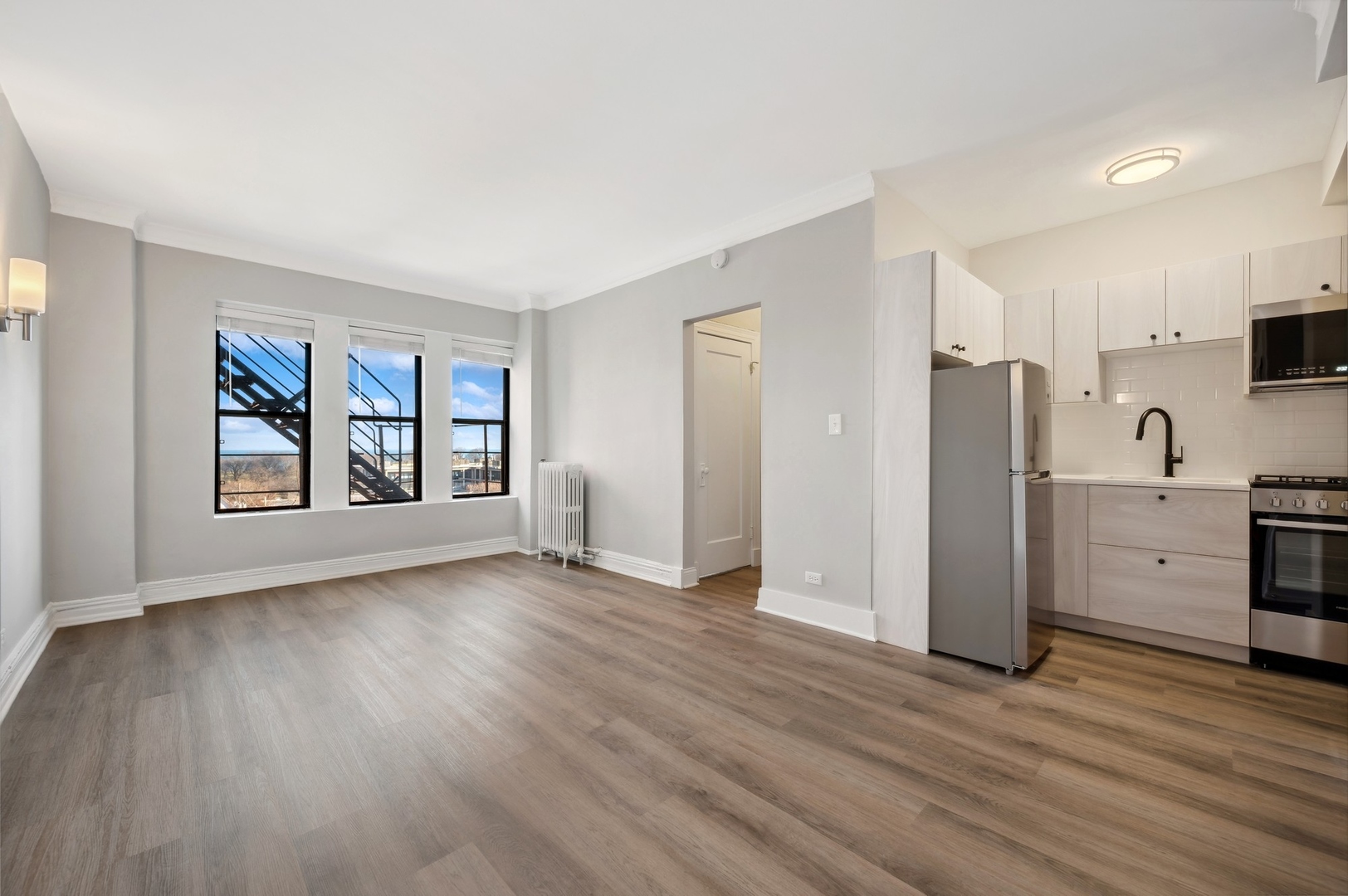 4157 N Clarendon Avenue Unit: 205