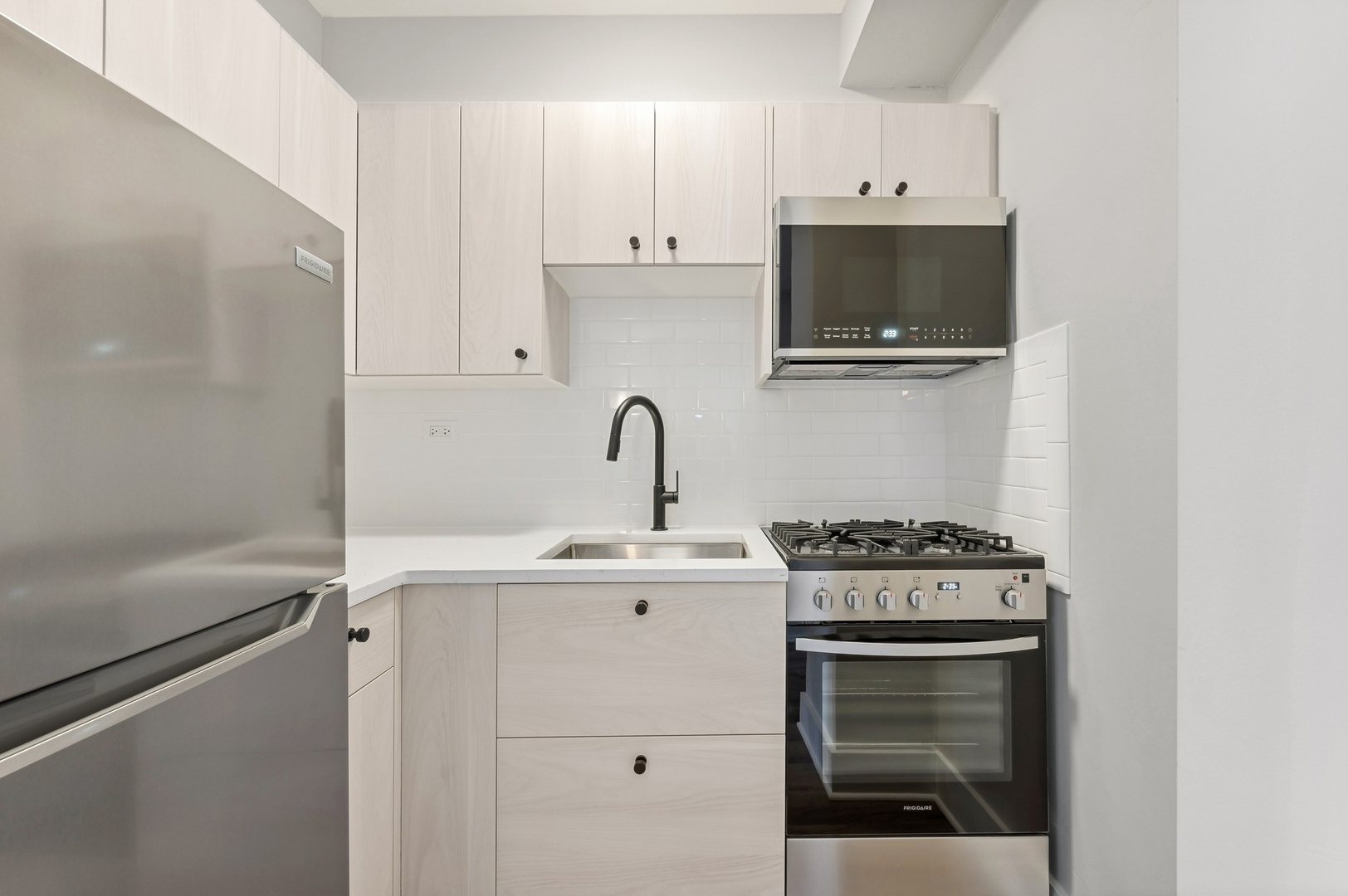 4157 N Clarendon Avenue Unit: 205