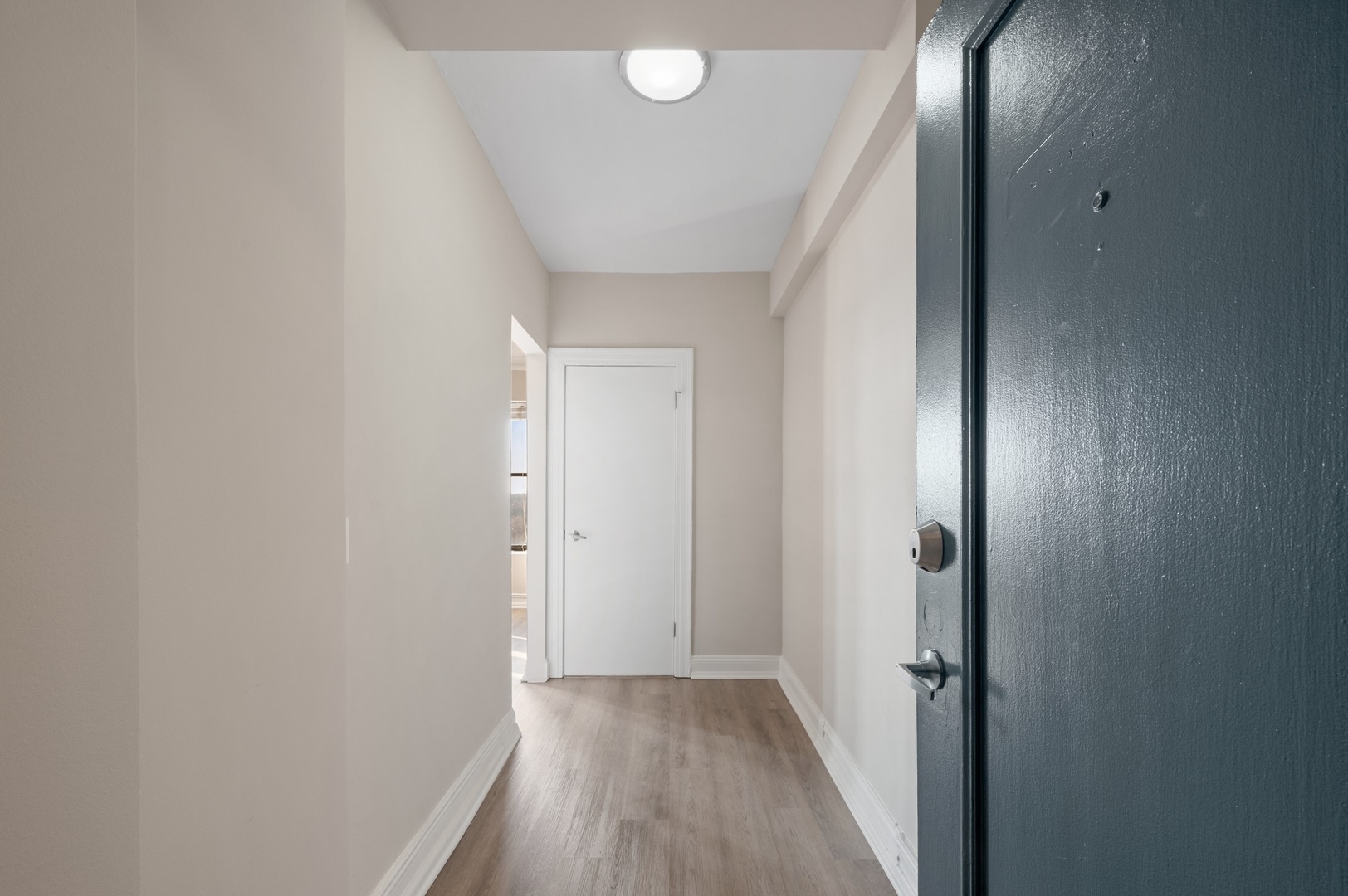 4157 N Clarendon Avenue Unit: 704