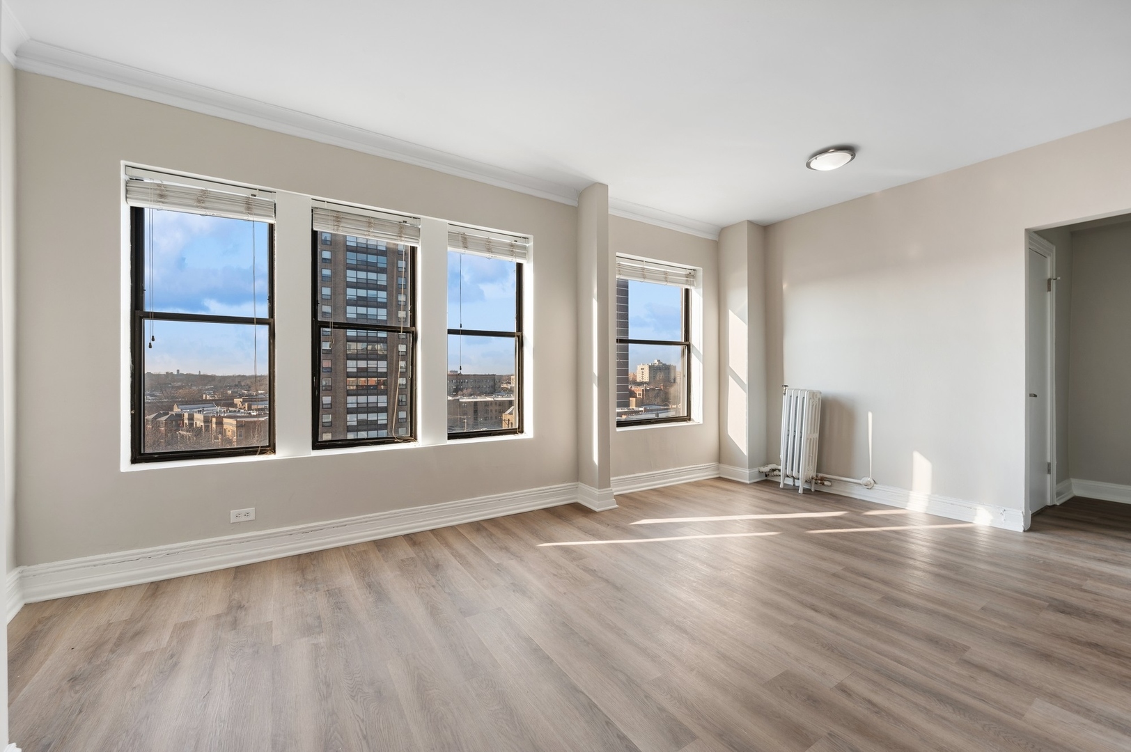 4157 N Clarendon Avenue Unit: 704