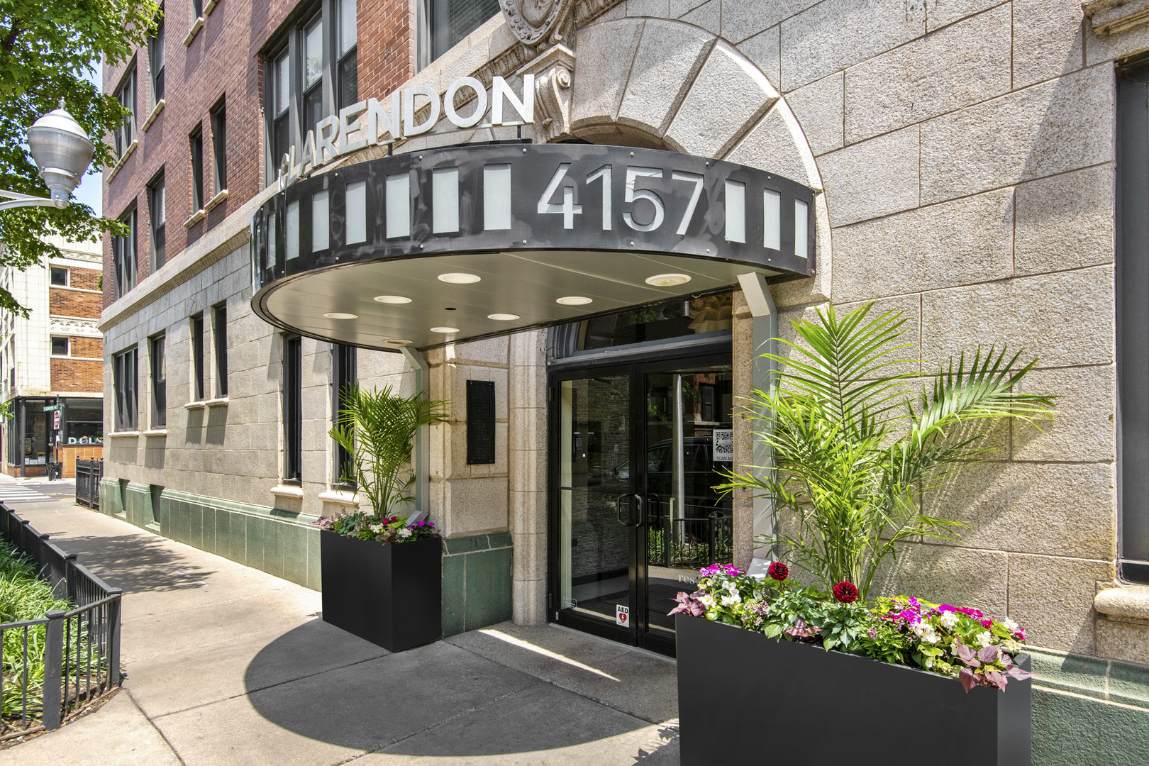4157 N Clarendon Avenue Unit: 704
