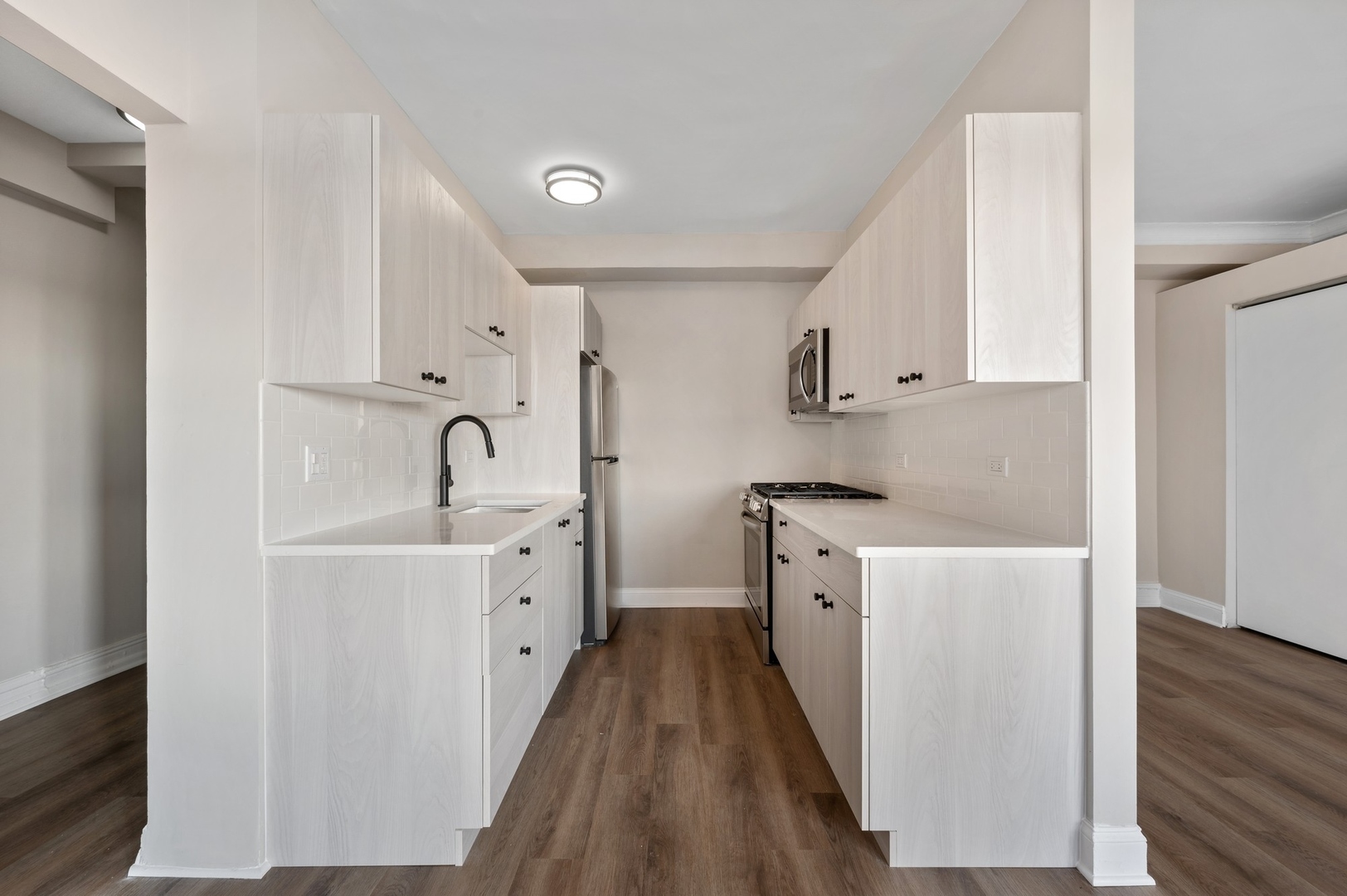 4157 N Clarendon Avenue Unit: 704