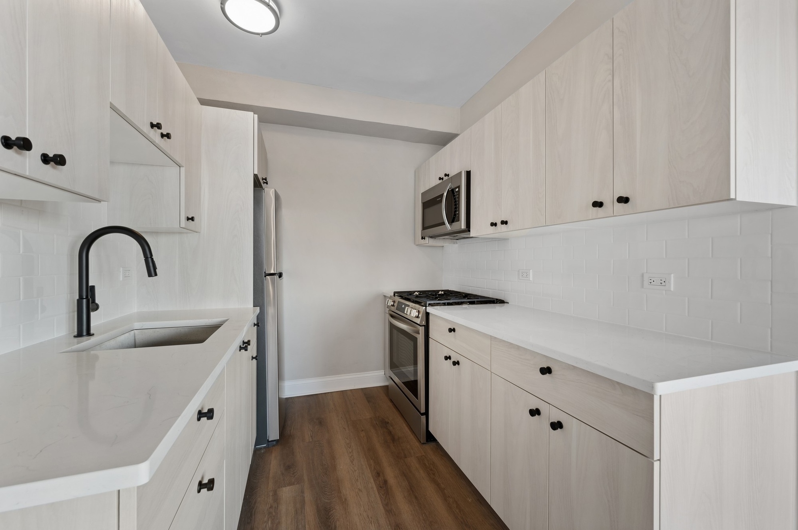 4157 N Clarendon Avenue Unit: 704