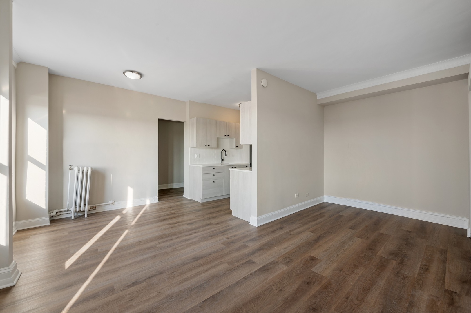 4157 N Clarendon Avenue Unit: 704