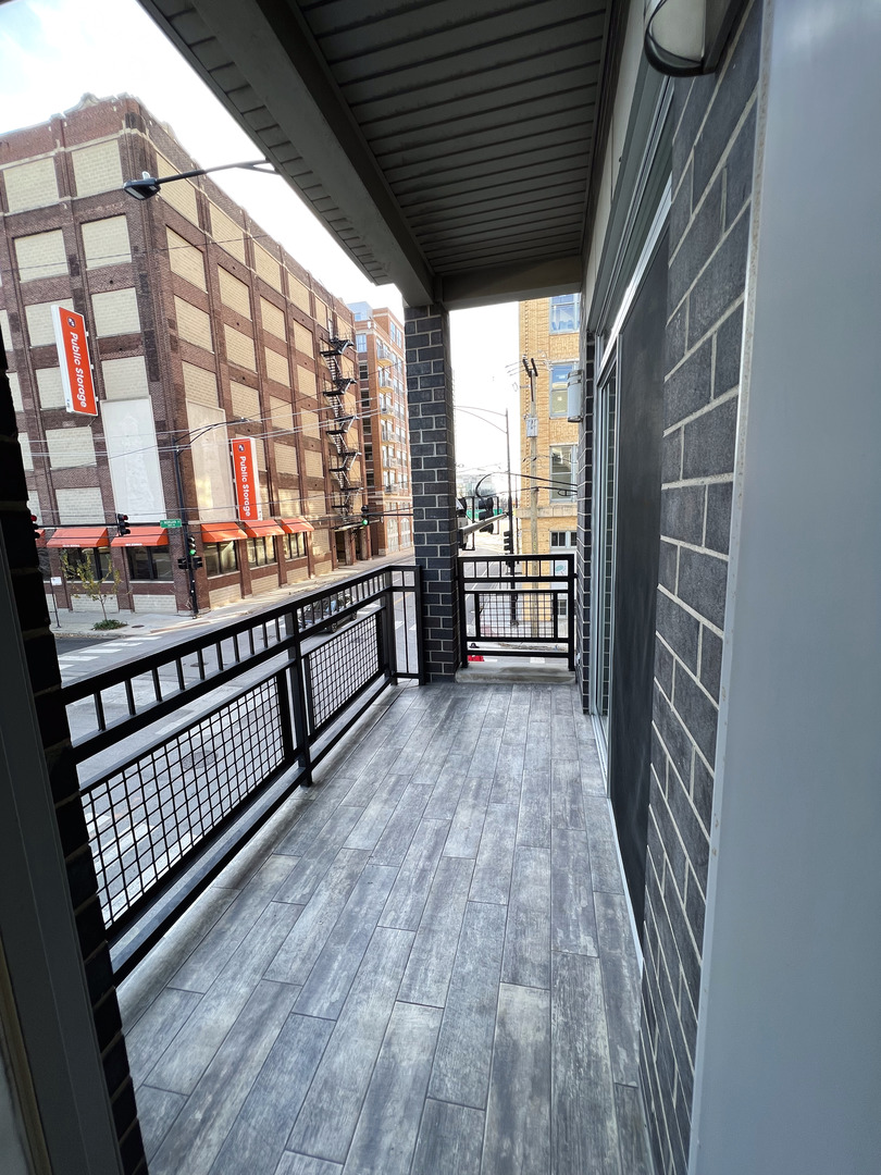 1002 W Van Buren Street Unit: 201