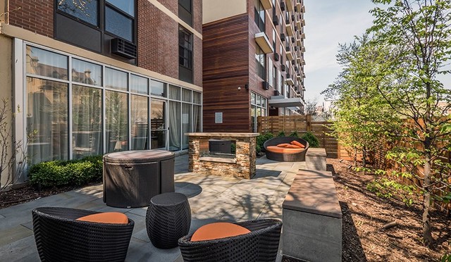 533 W Barry Avenue Unit: 7G
