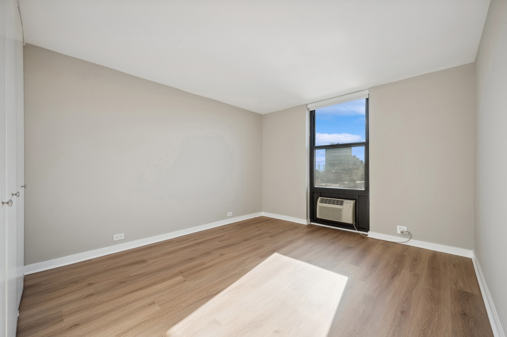 533 W Barry Avenue Unit: 7G