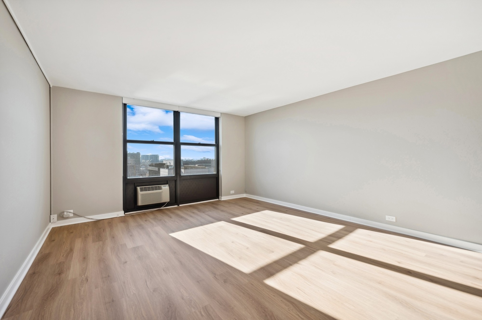 533 W Barry Avenue Unit: 7G