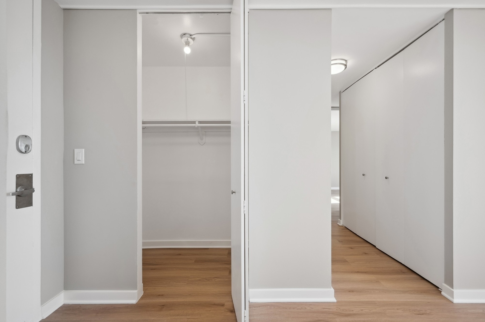 533 W Barry Avenue Unit: 7G