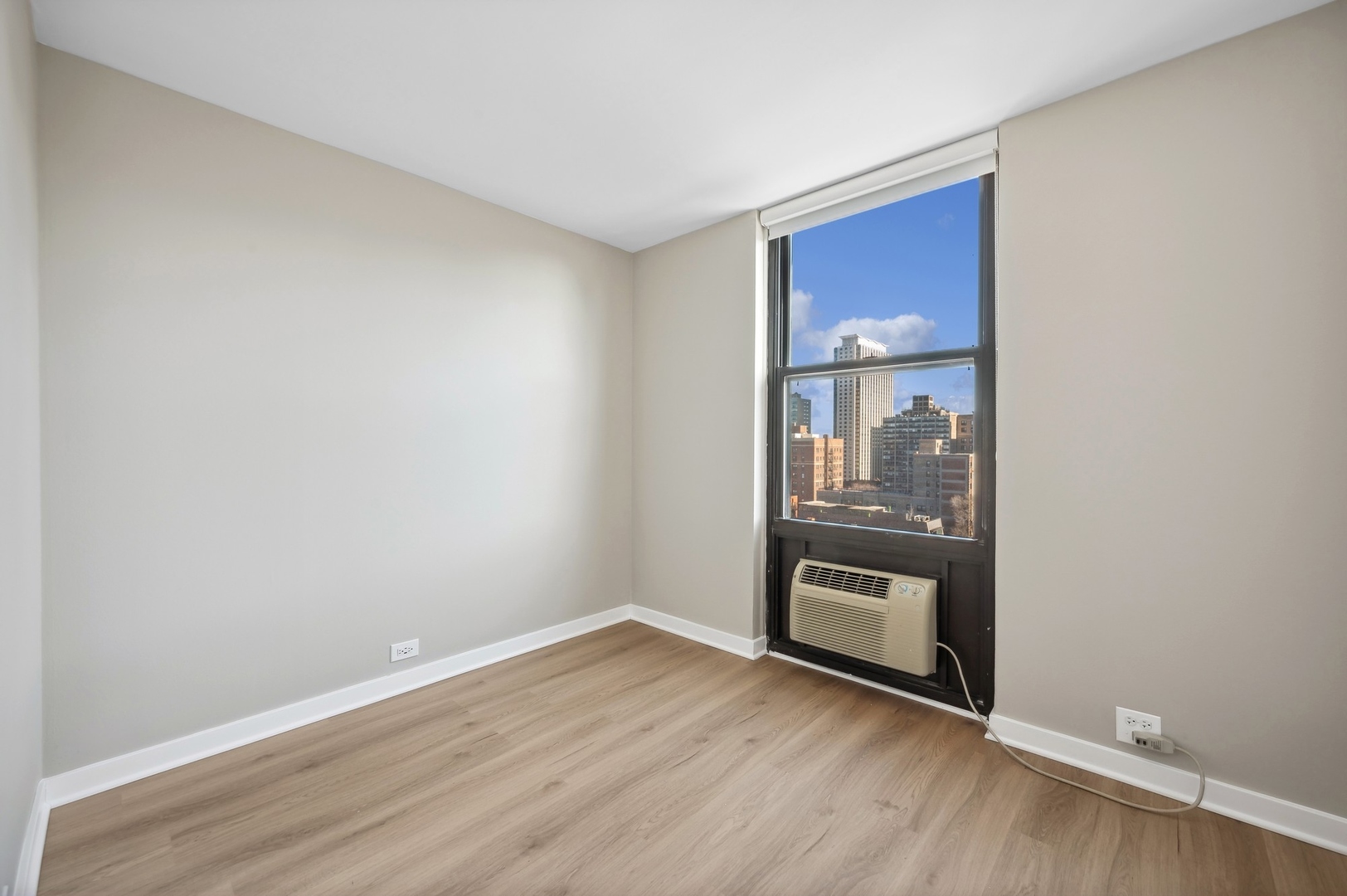 533 W Barry Avenue Unit: 9A