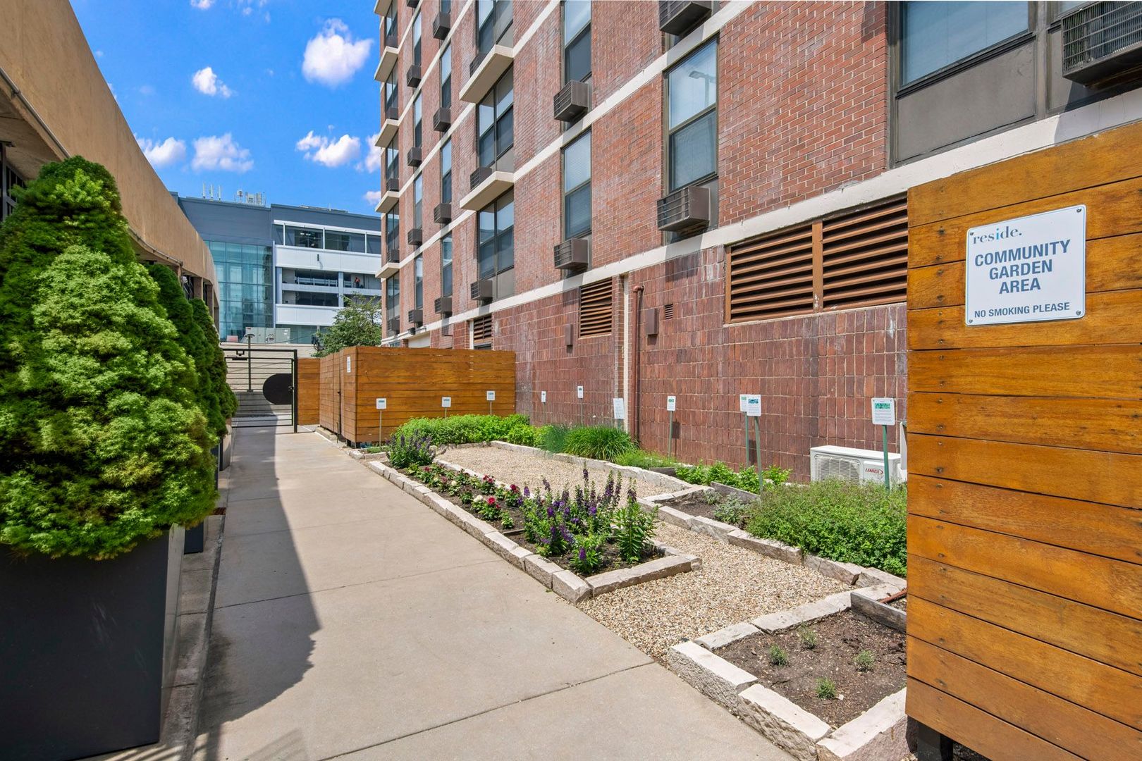 533 W Barry Avenue Unit: 9A