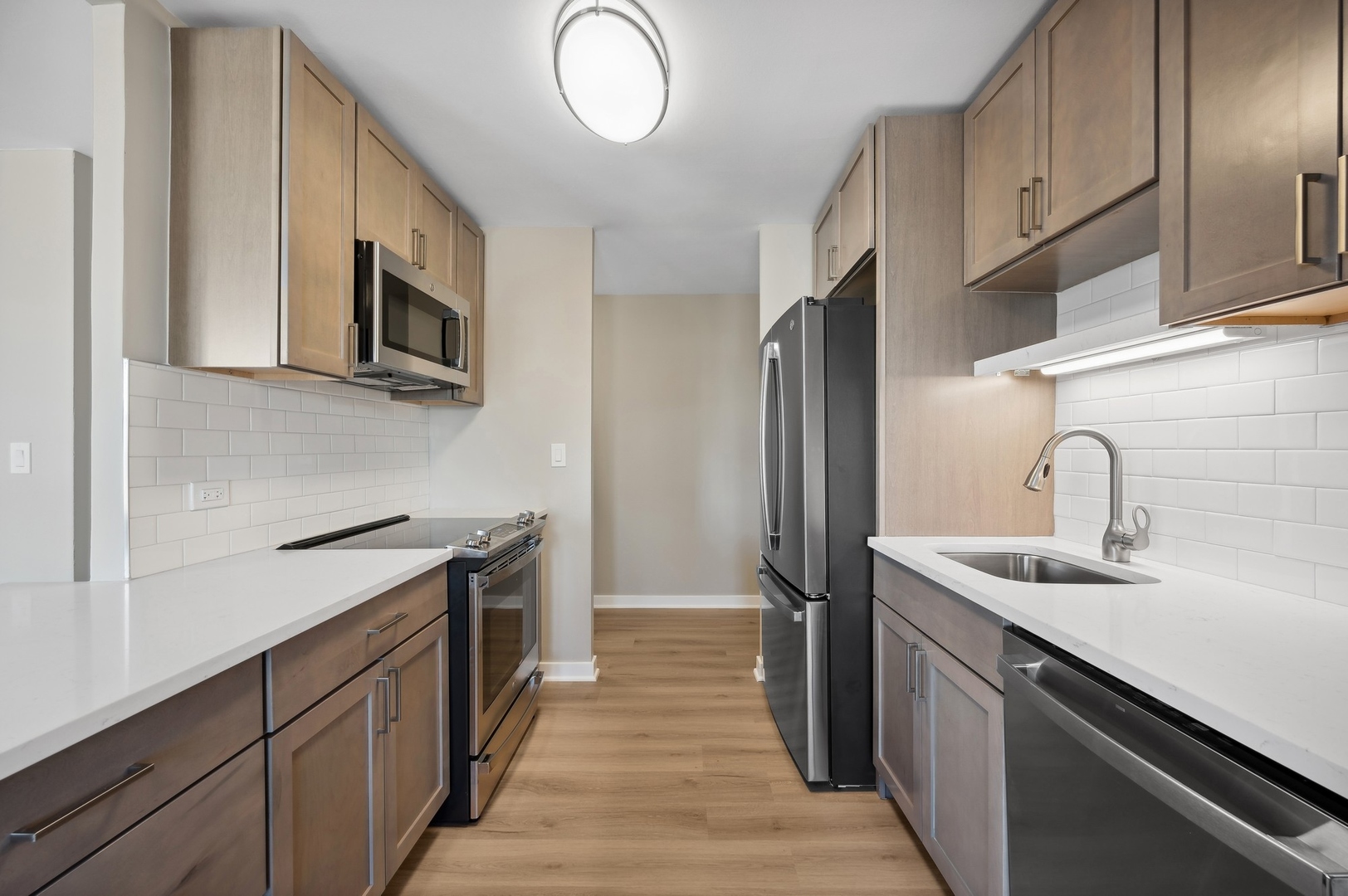 533 W Barry Avenue Unit: 9A