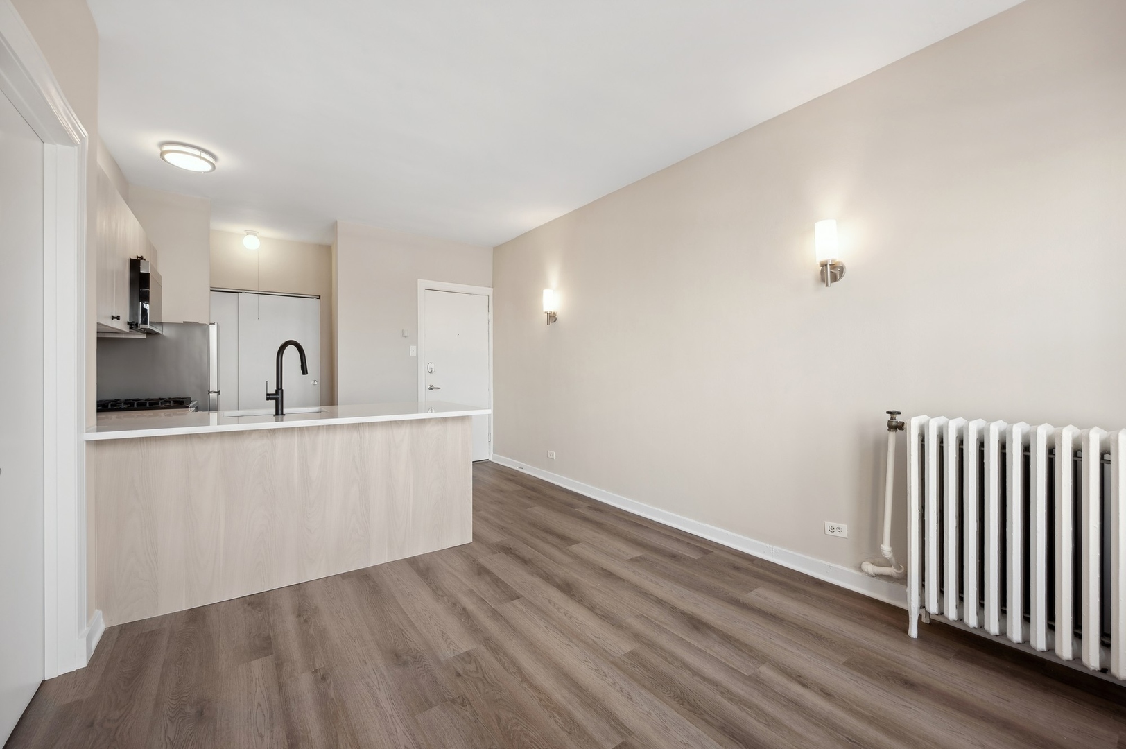 4157 N Clarendon Avenue Unit: 200
