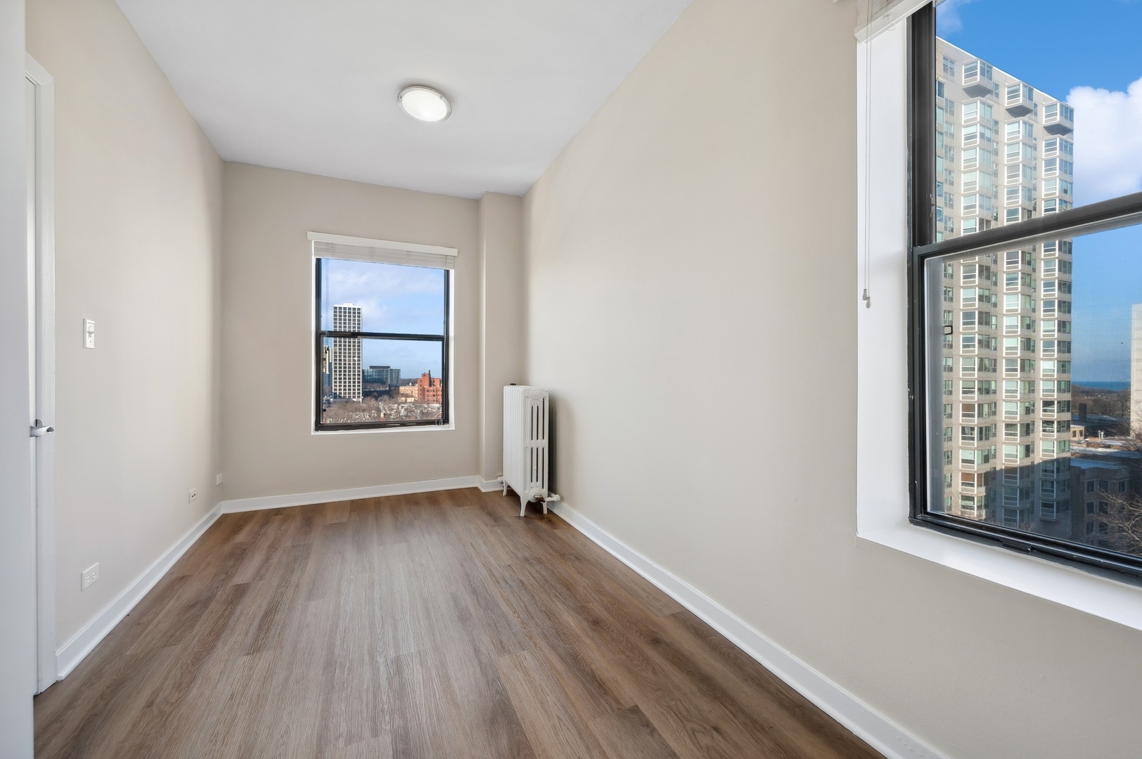 4157 N Clarendon Avenue Unit: 200