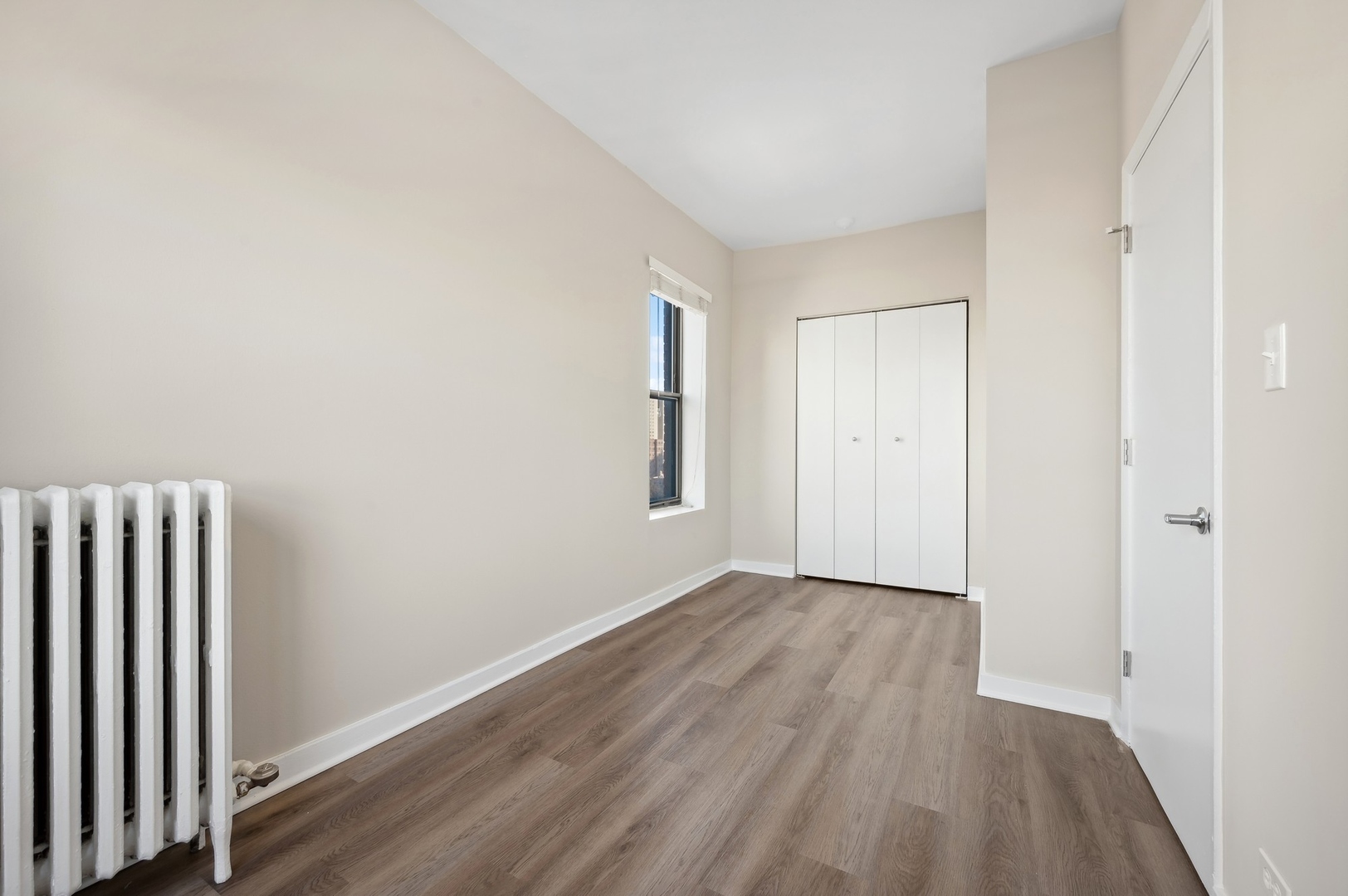 4157 N Clarendon Avenue Unit: 200