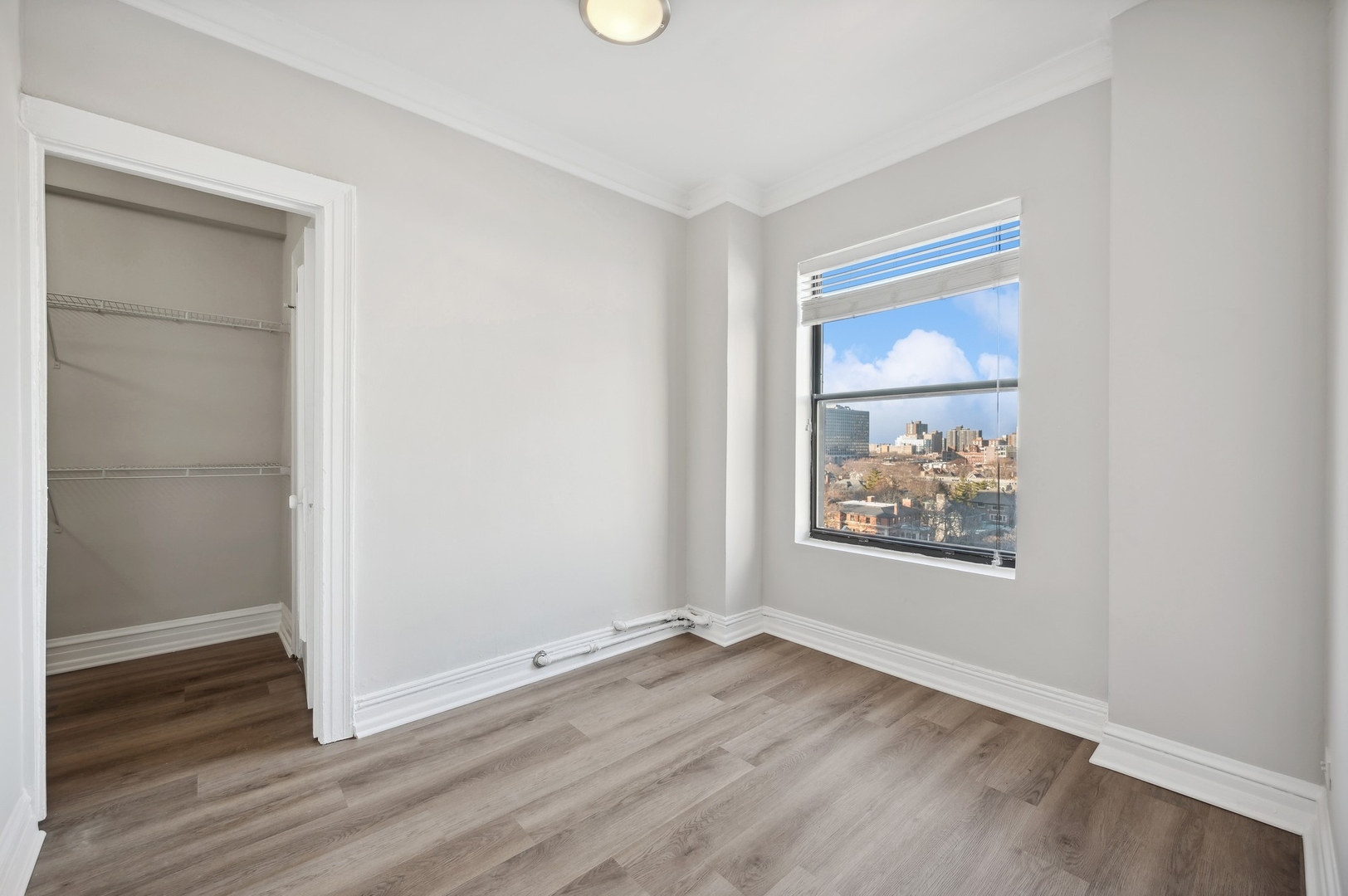 4157 N Clarendon Avenue Unit: 301