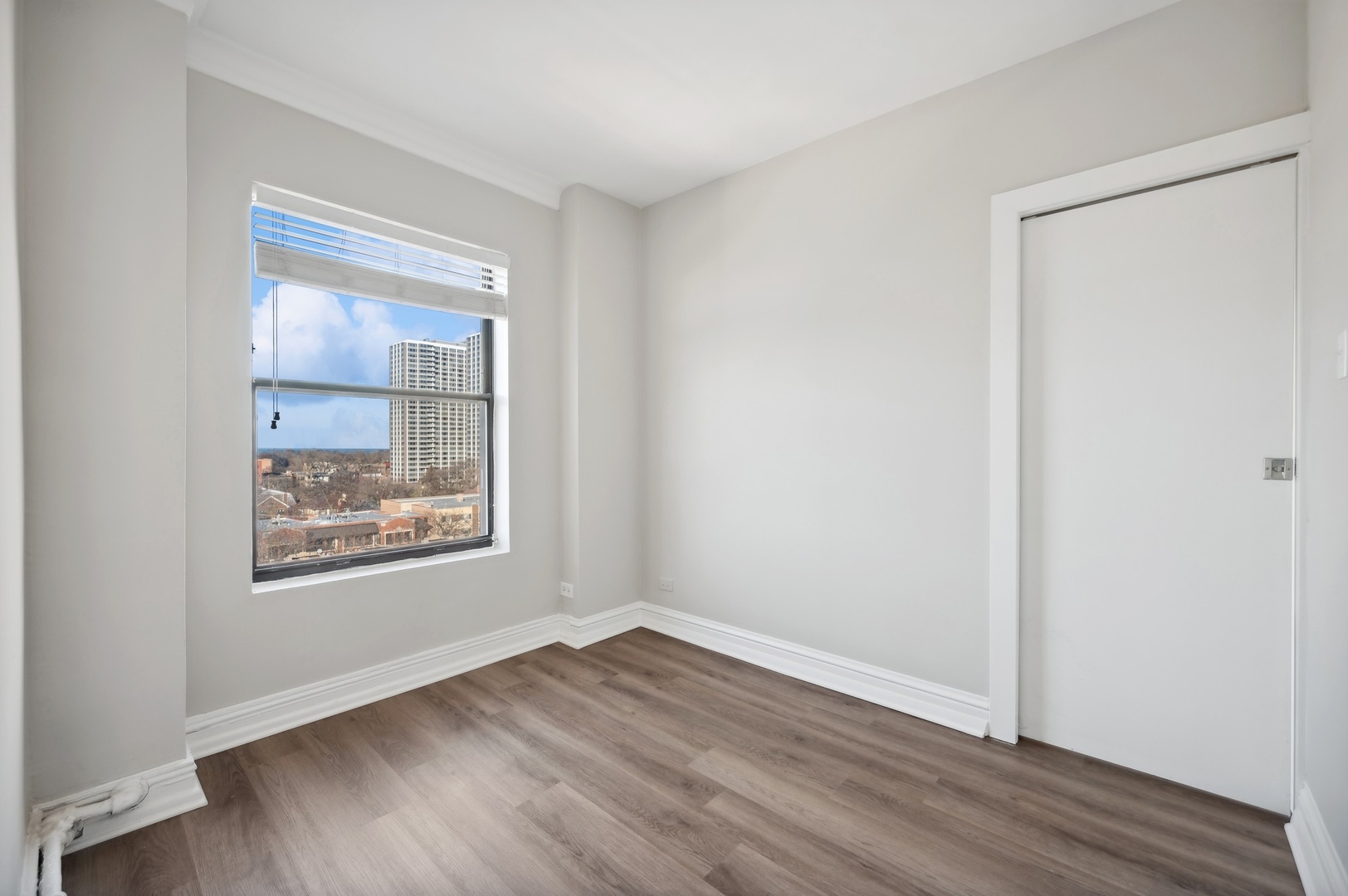 4157 N Clarendon Avenue Unit: 301