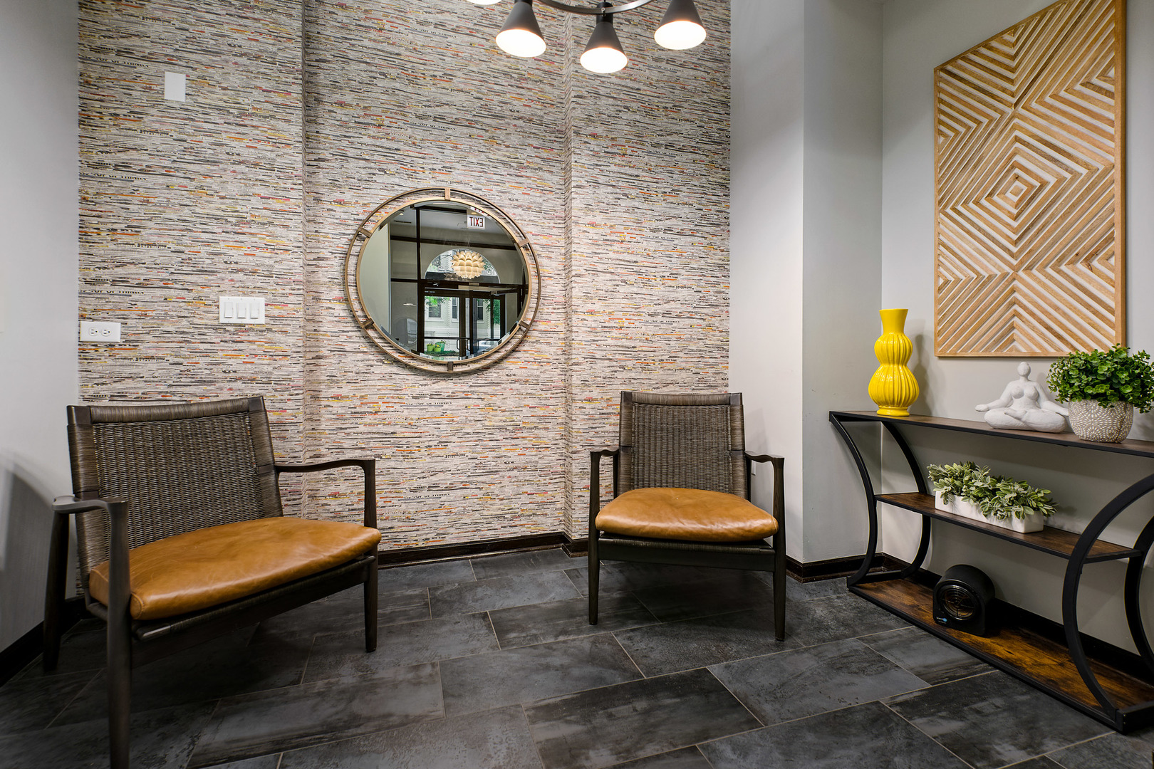 4157 N Clarendon Avenue Unit: 301