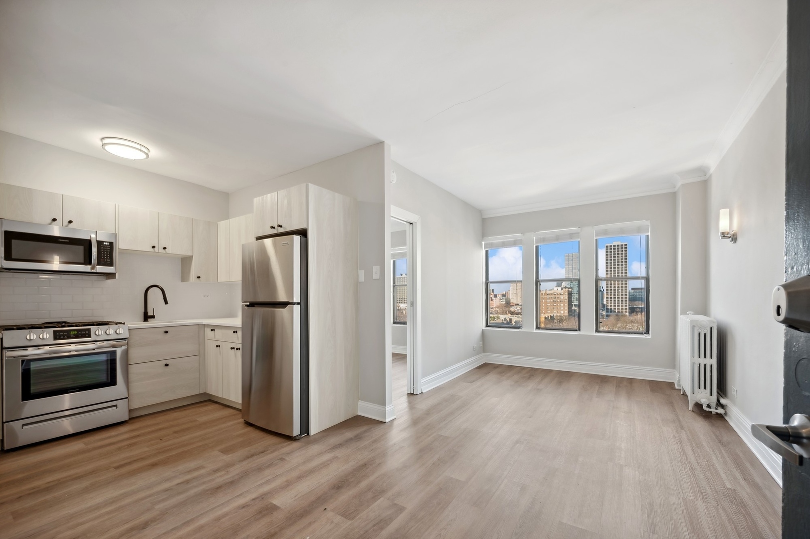 4157 N Clarendon Avenue Unit: 301