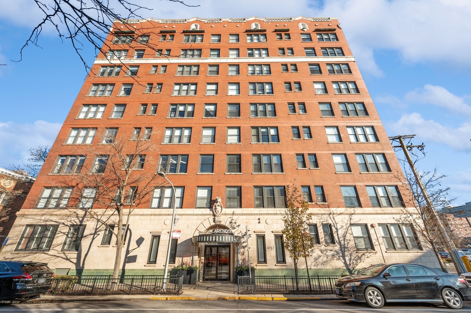 4157 N Clarendon Avenue Unit: 301