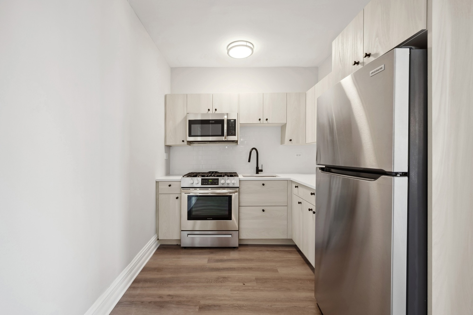 4157 N Clarendon Avenue Unit: 301