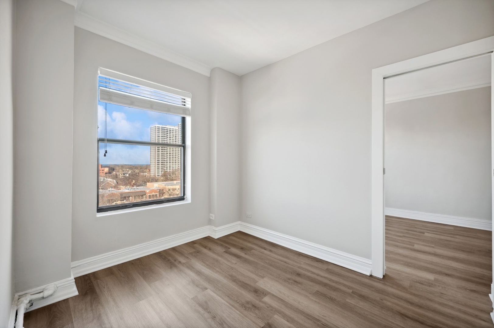 4157 N Clarendon Avenue Unit: 402