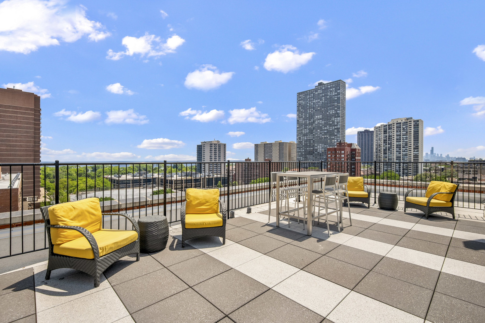 4157 N Clarendon Avenue Unit: 909