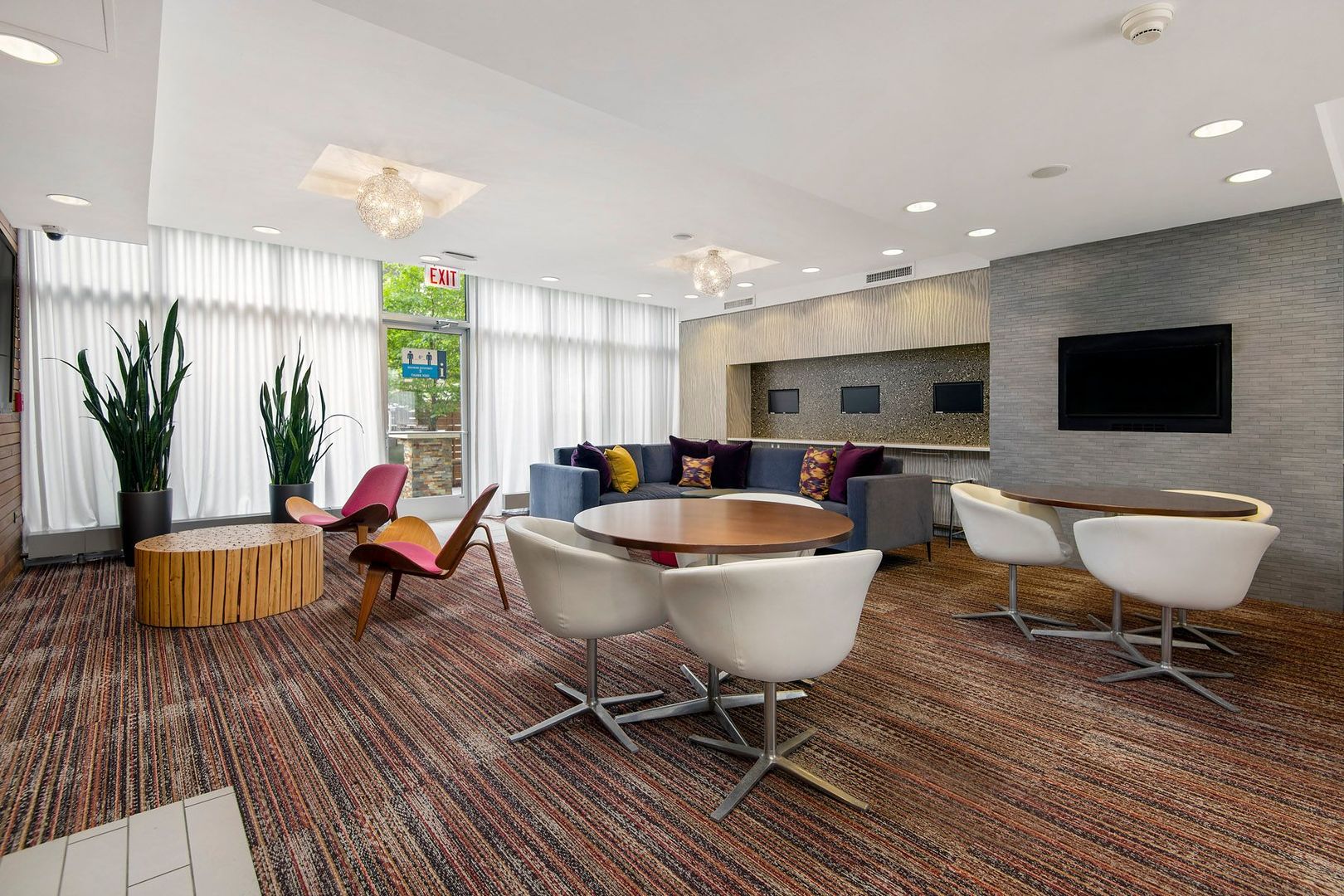 533 W Barry Avenue Unit: 4A