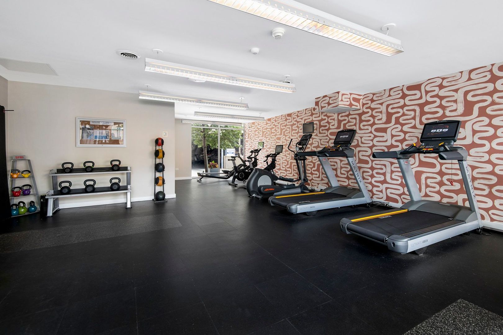 533 W Barry Avenue Unit: 4A