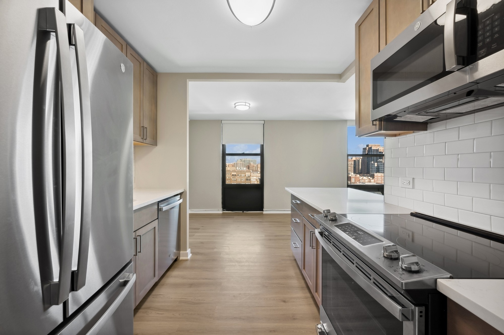 533 W Barry Avenue Unit: 4A