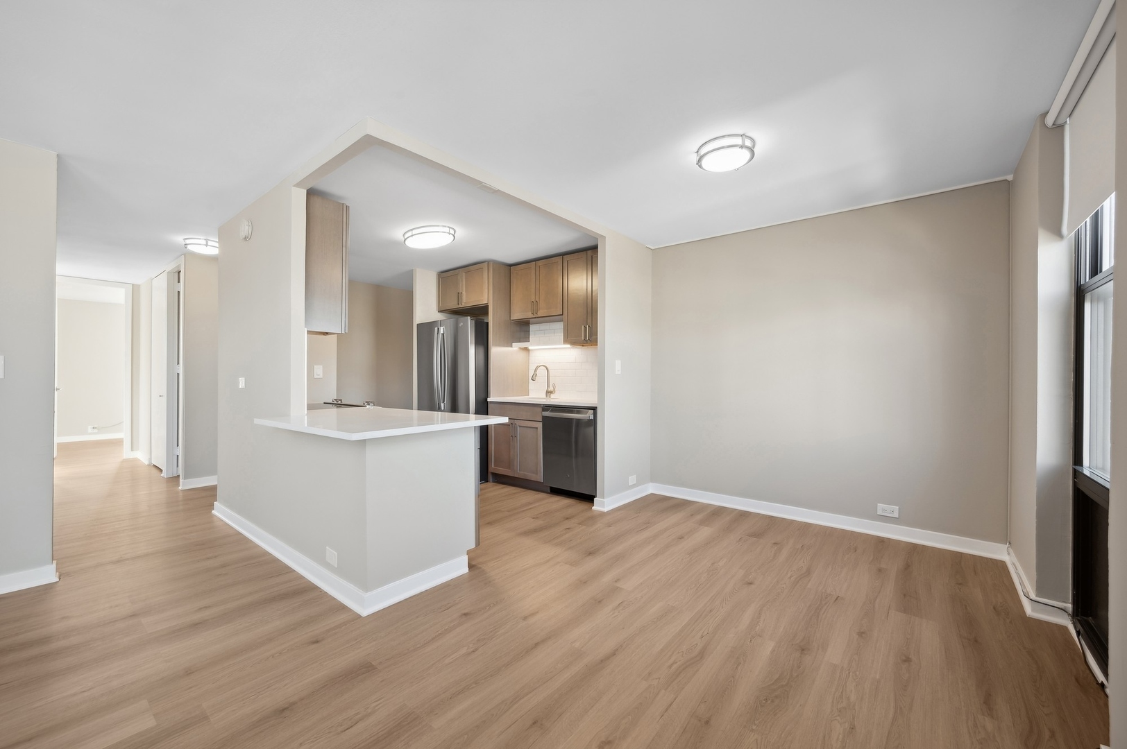 533 W Barry Avenue Unit: 4A