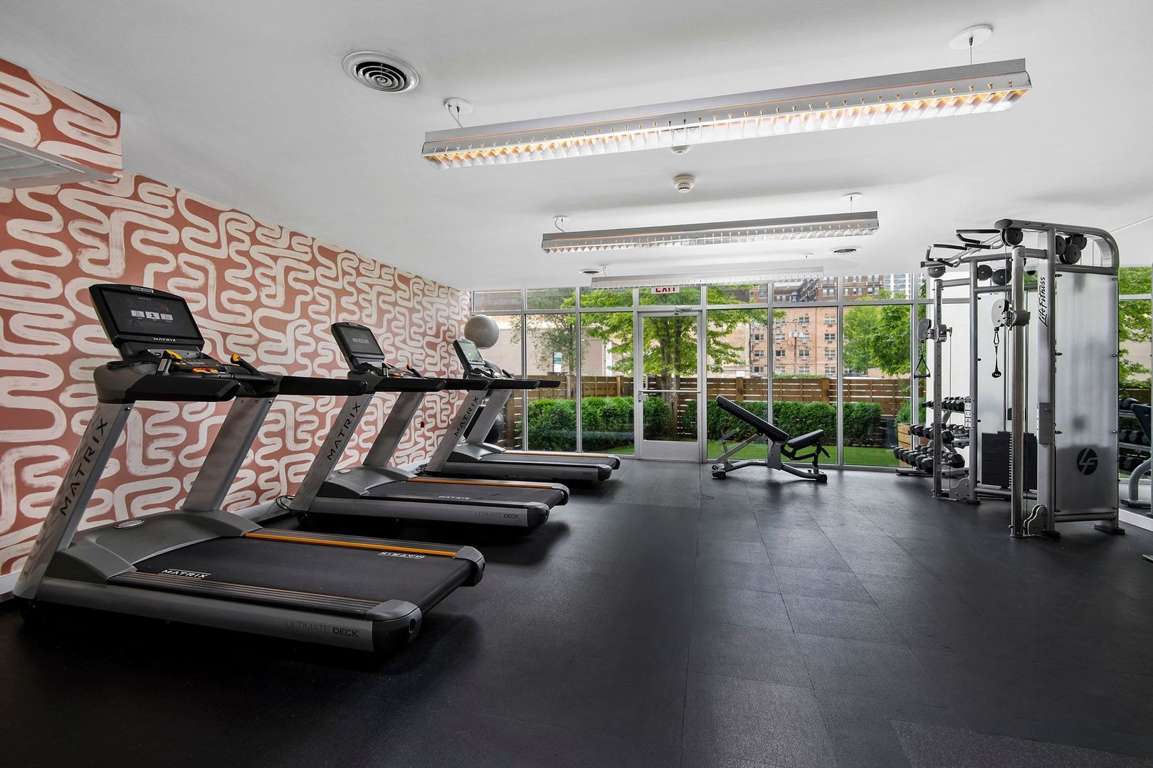 533 W Barry Avenue Unit: 4A