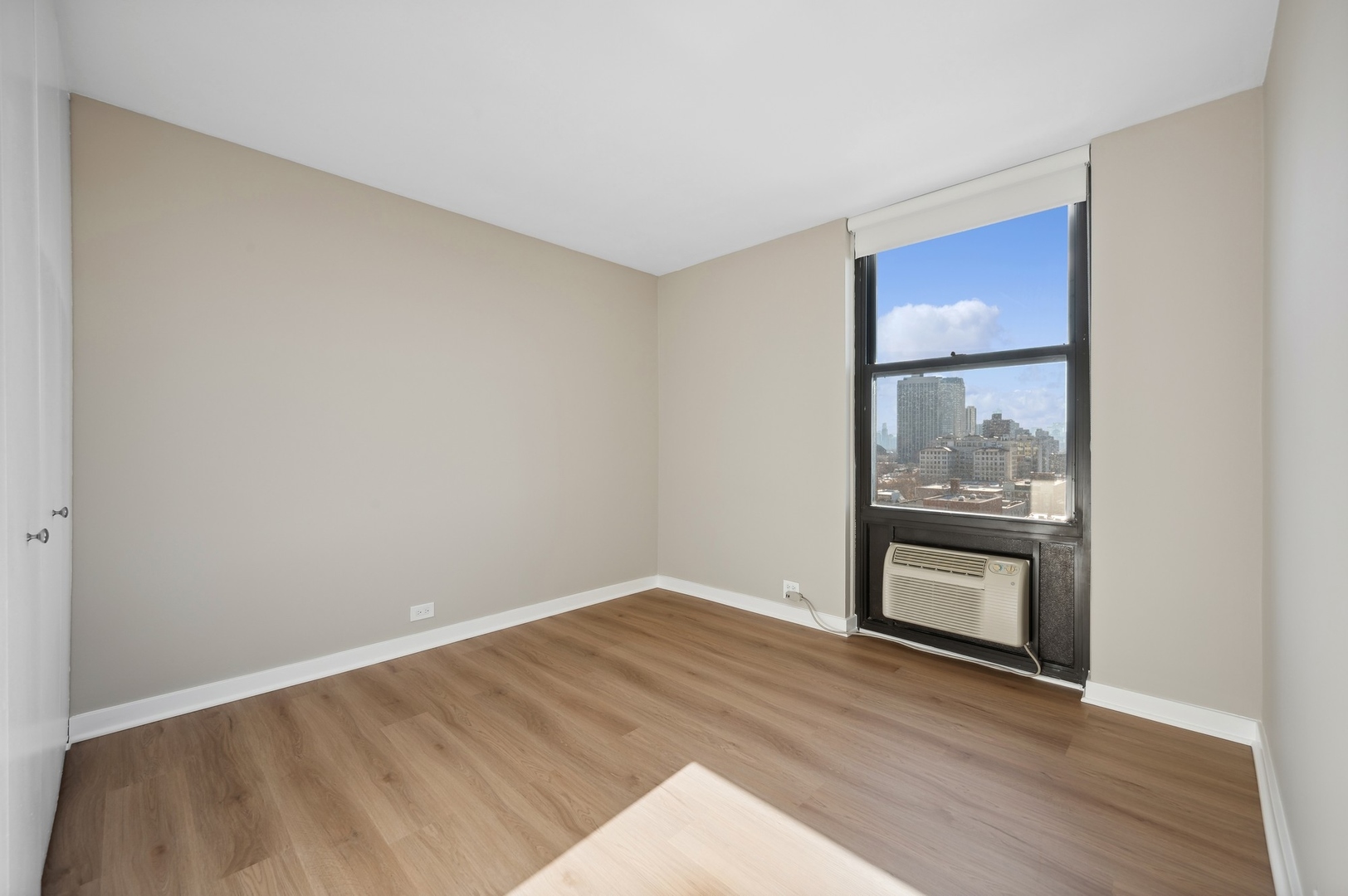533 W Barry Avenue Unit: 4A