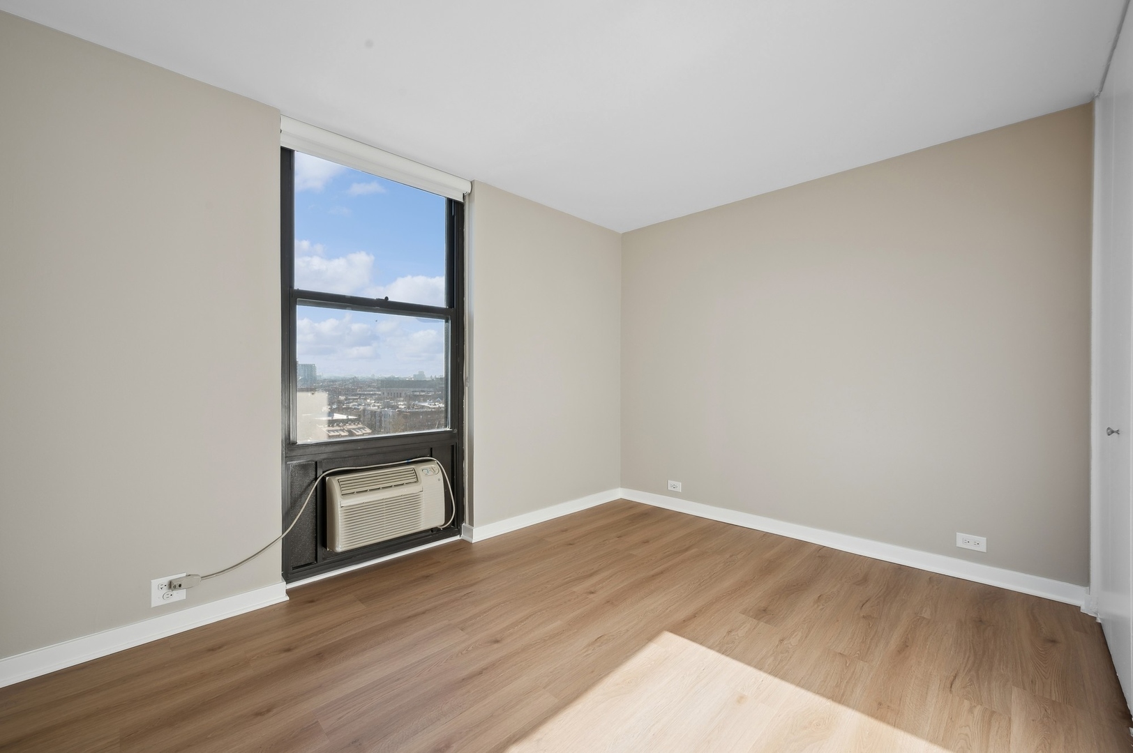 533 W Barry Avenue Unit: 4A