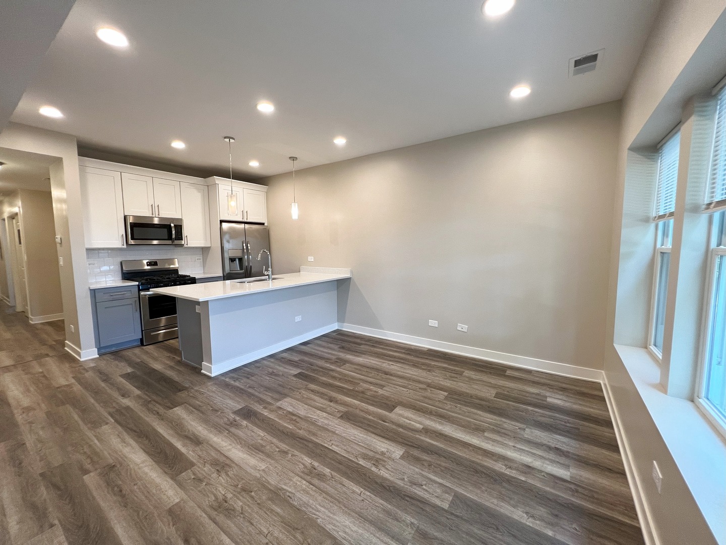 3607 W Ainslie Street Unit: 2
