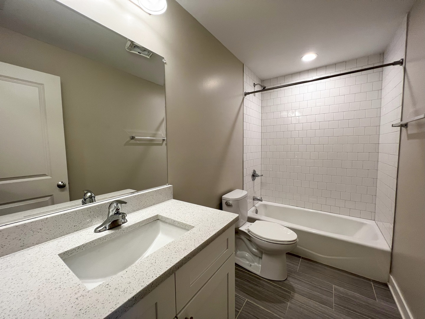 3607 W Ainslie Street Unit: 2