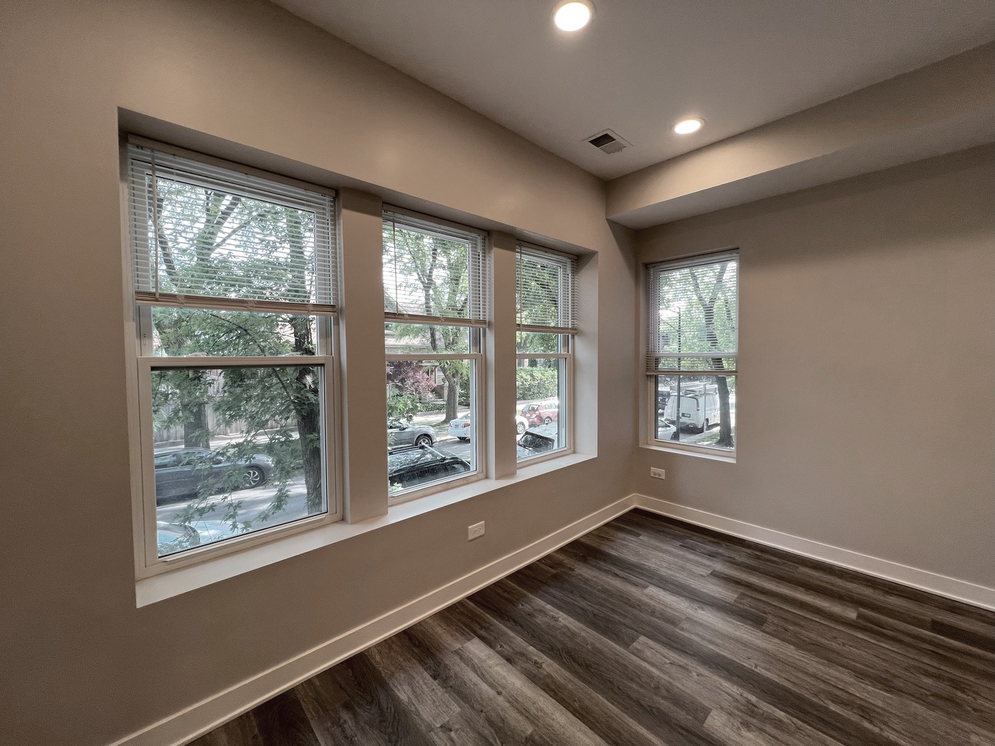 3607 W Ainslie Street Unit: 2