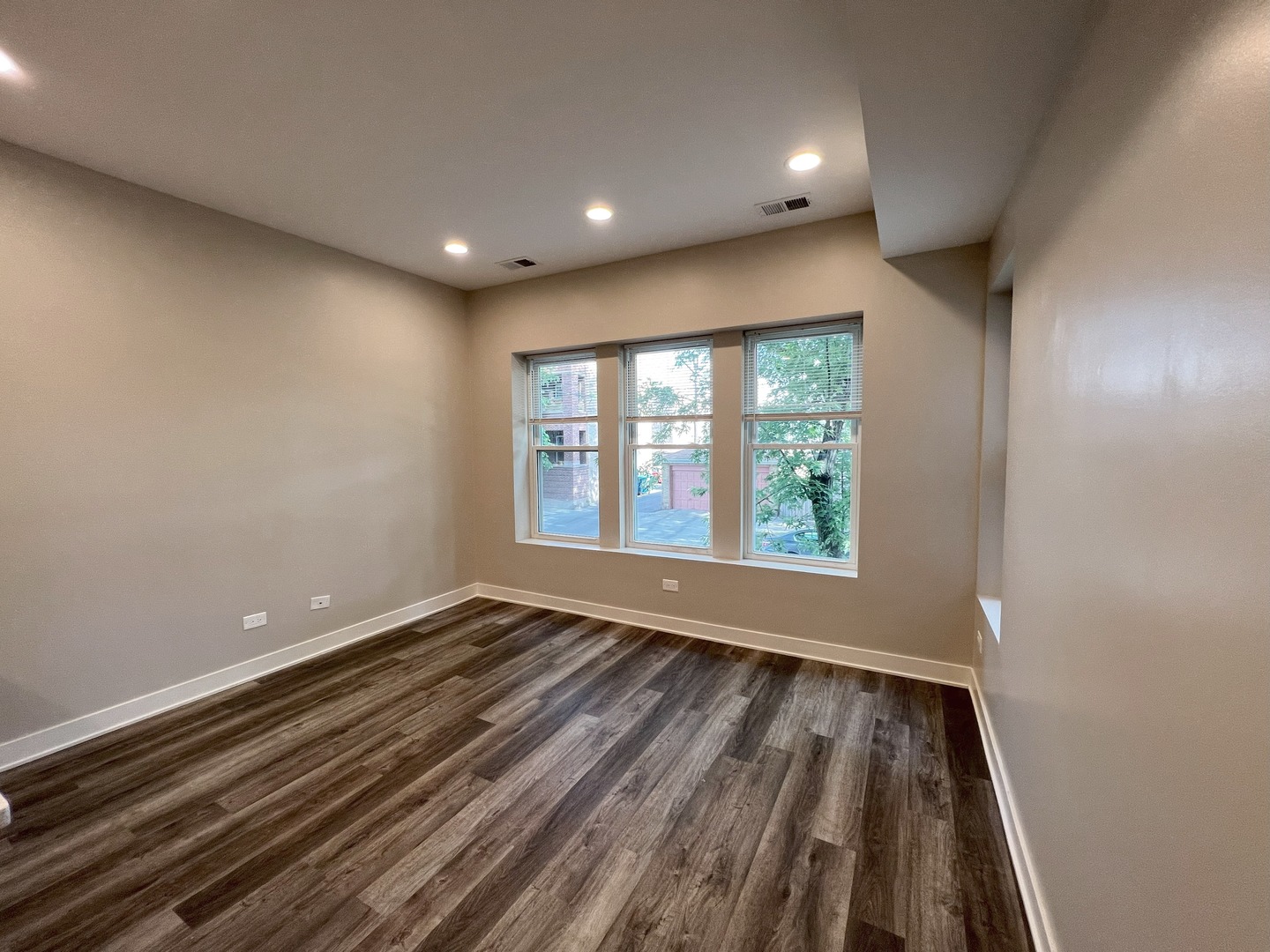 3607 W Ainslie Street Unit: 2