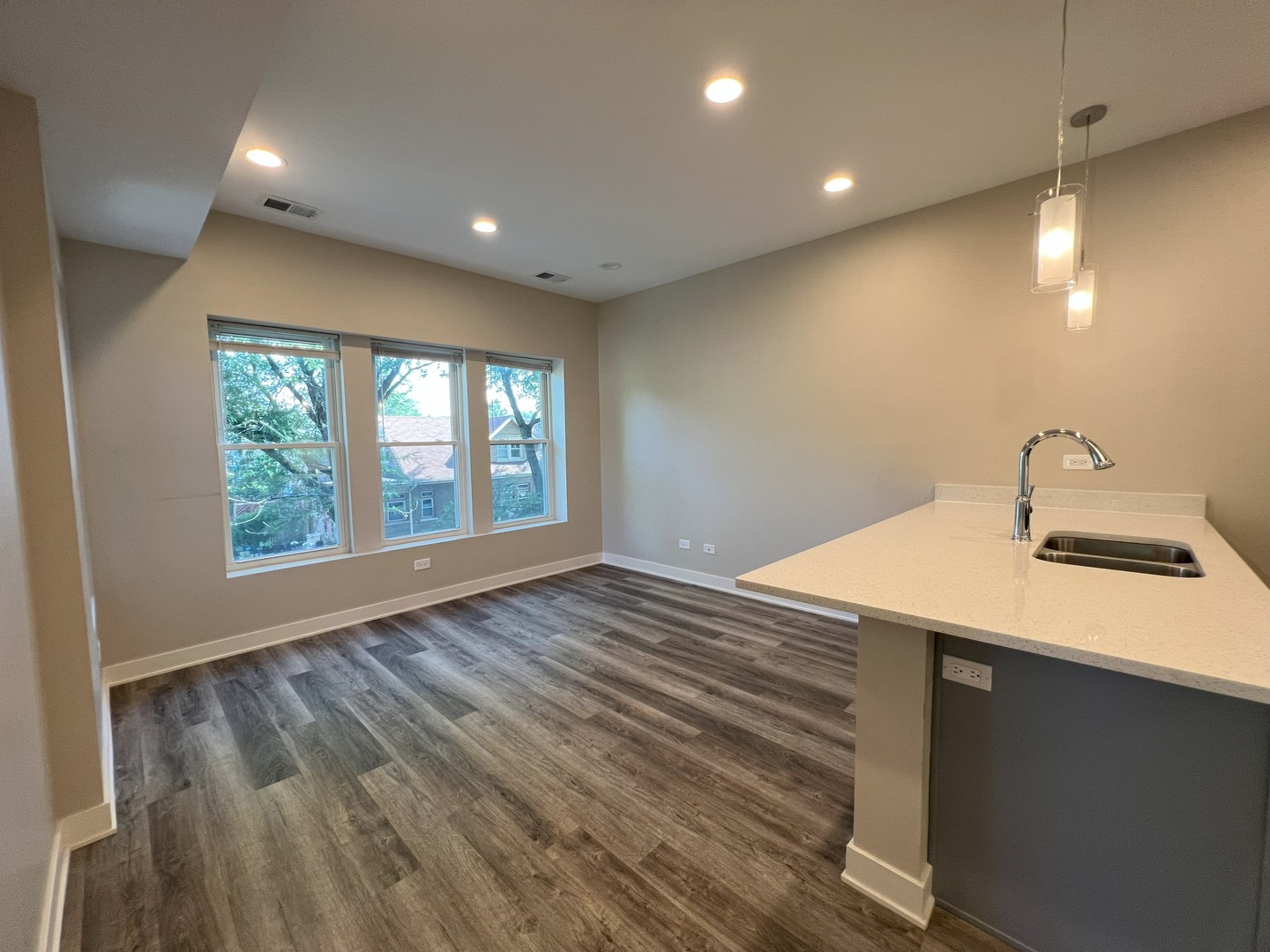 3609 W Ainslie Street Unit: 2