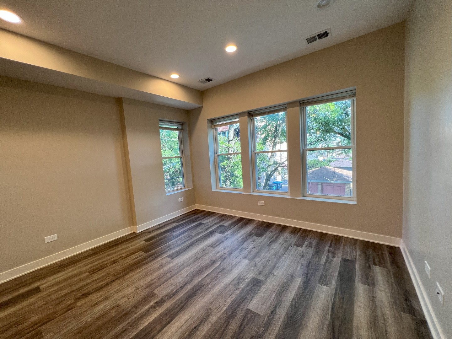 3609 W Ainslie Street Unit: 2