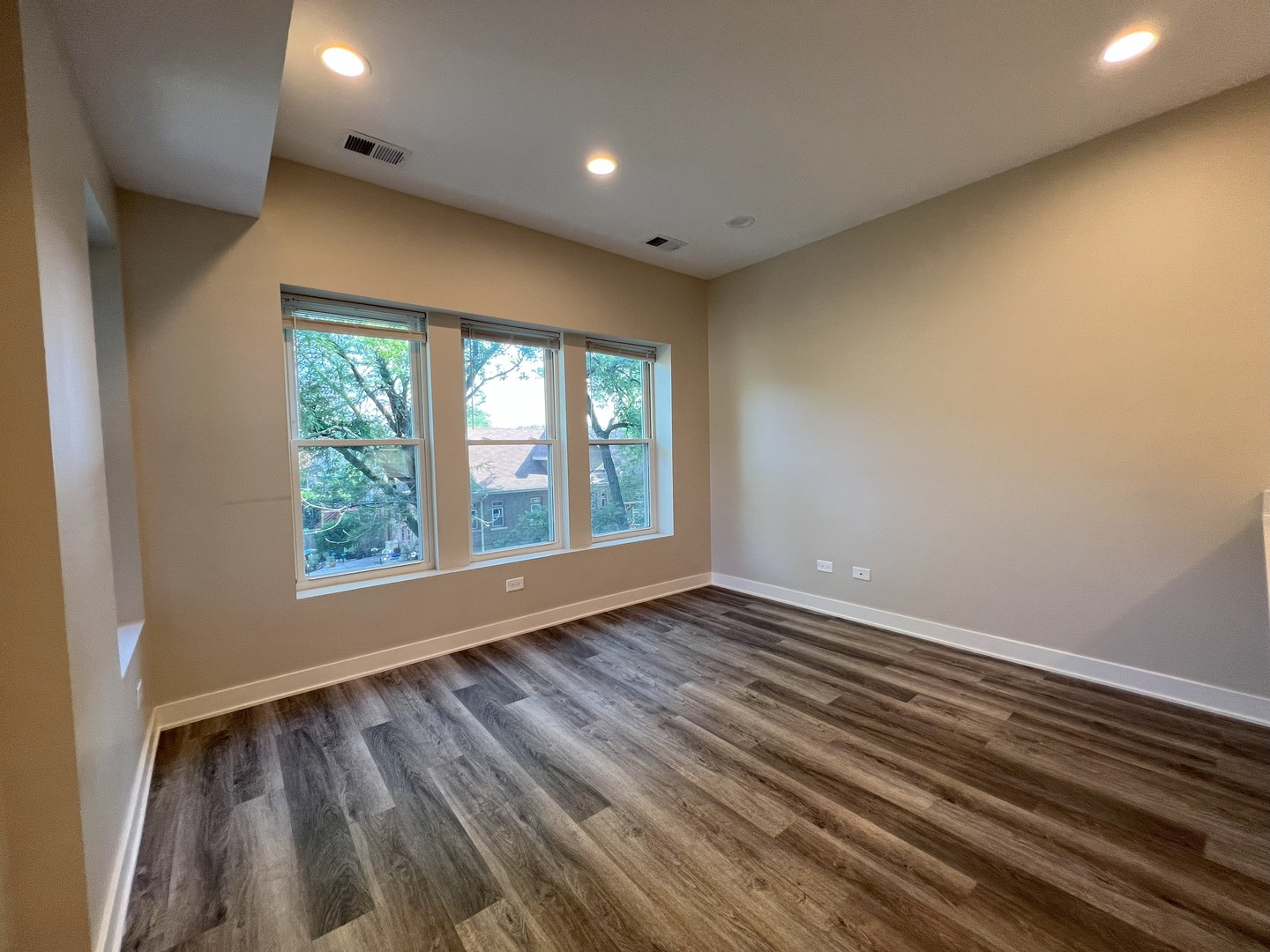3609 W Ainslie Street Unit: 2