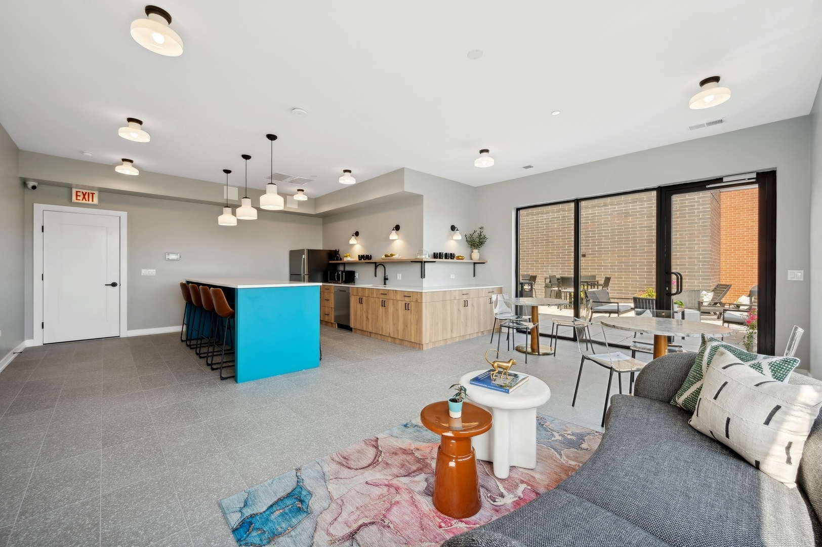 7006 N Glenwood Avenue Unit: 205
